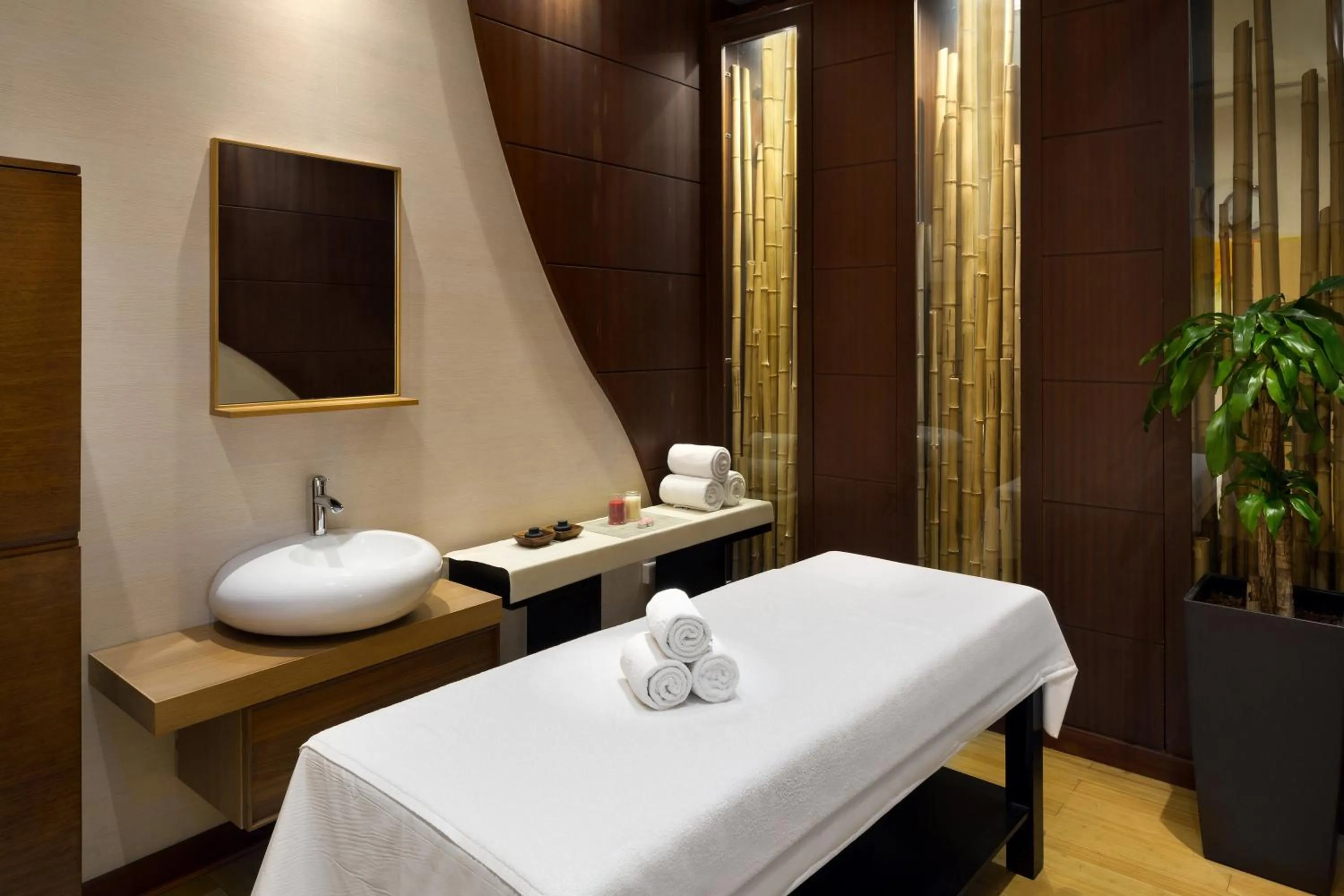 Spa and wellness centre/facilities in Crowne Plaza Al Khobar by IHG