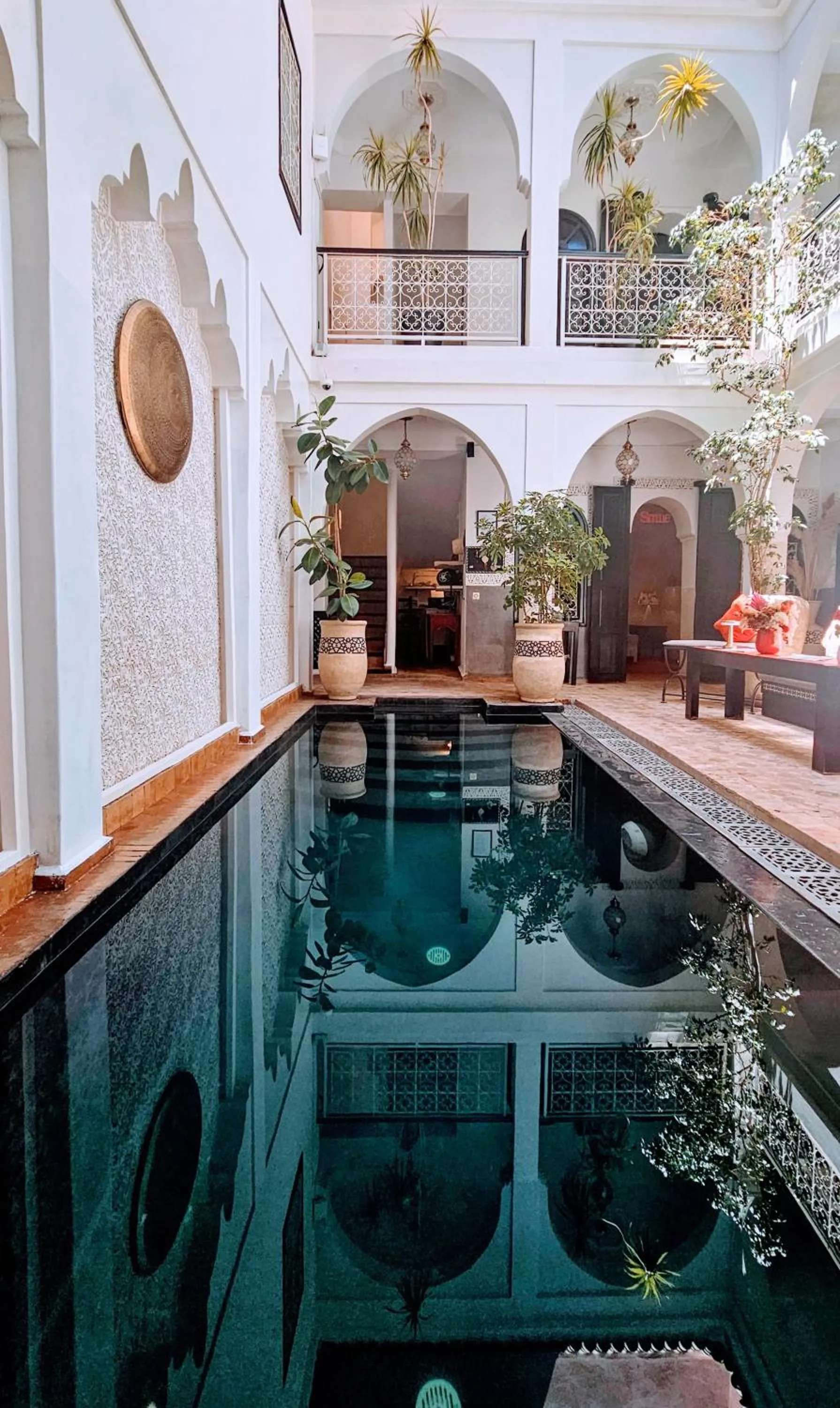 Swimming pool in Riad Alboraq