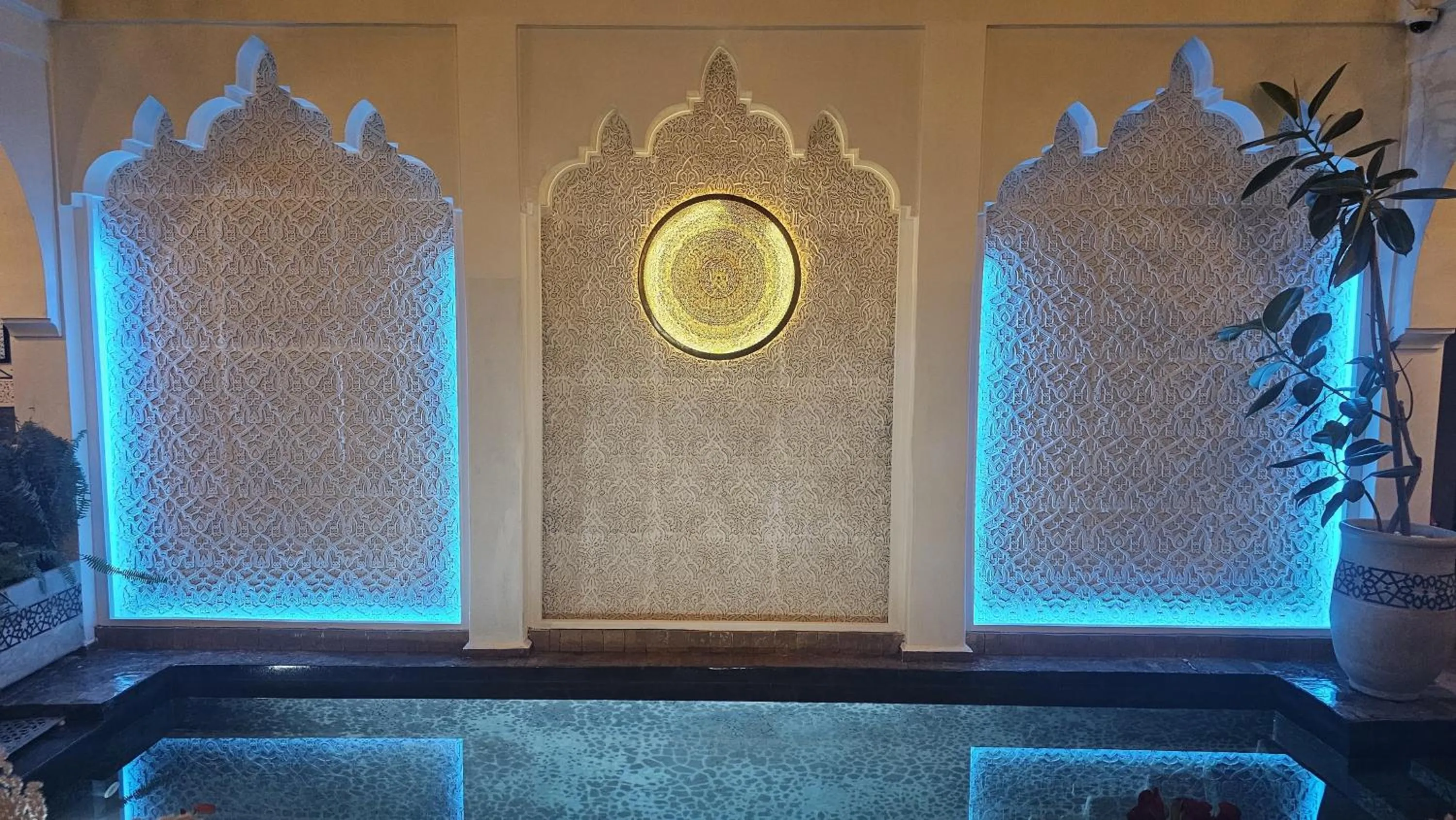 Swimming pool in Riad Alboraq