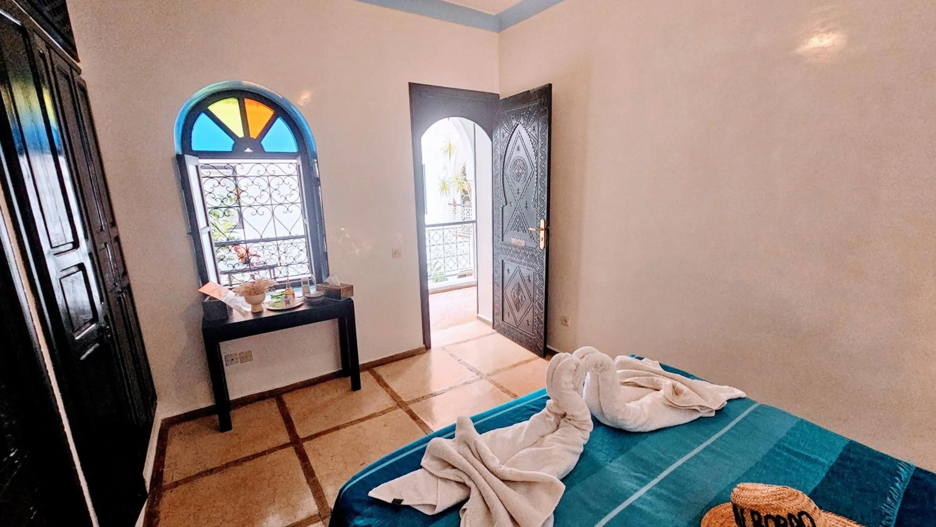Photo of the whole room, Bed in Riad Alboraq