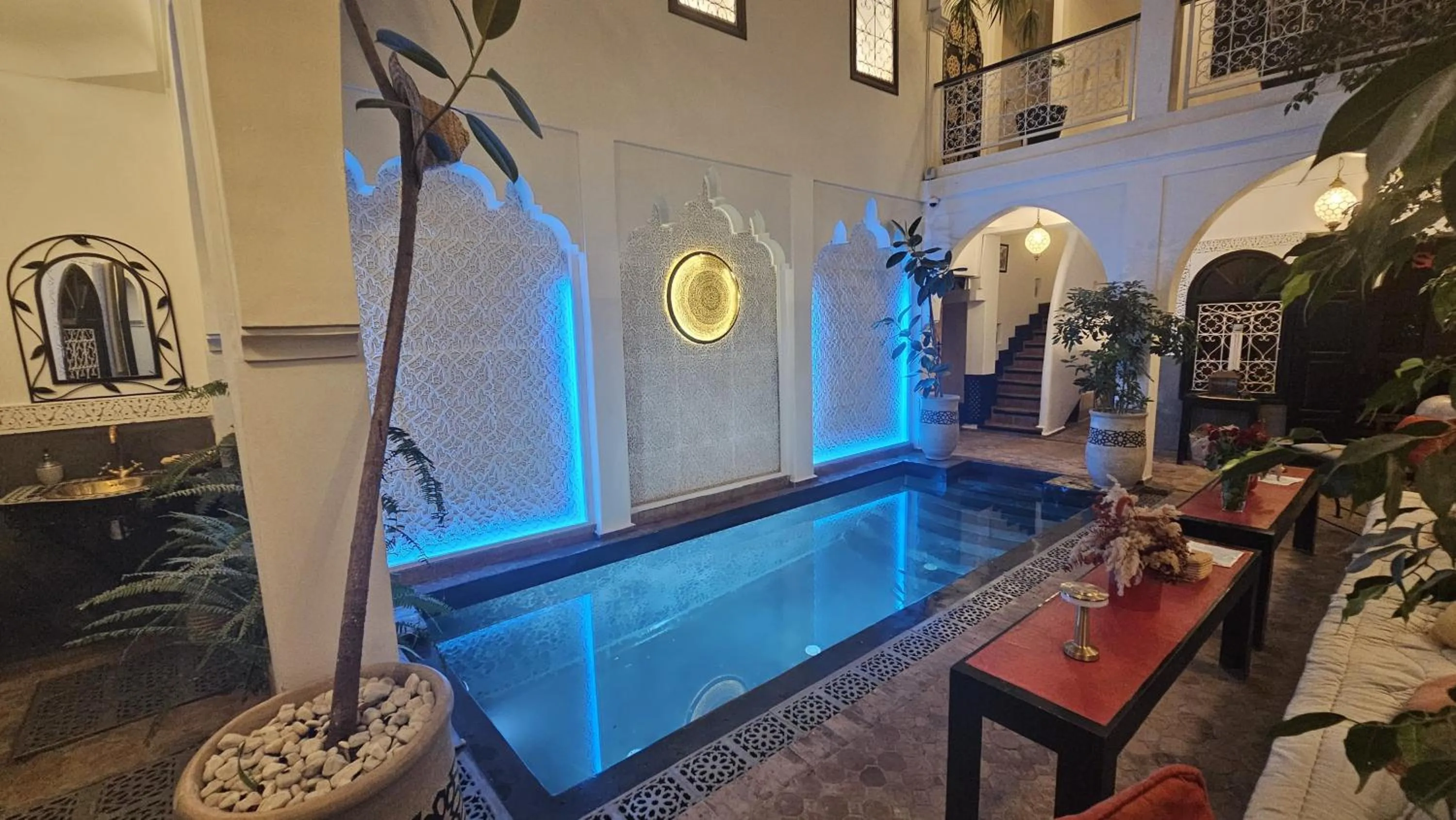 Swimming pool in Riad Alboraq