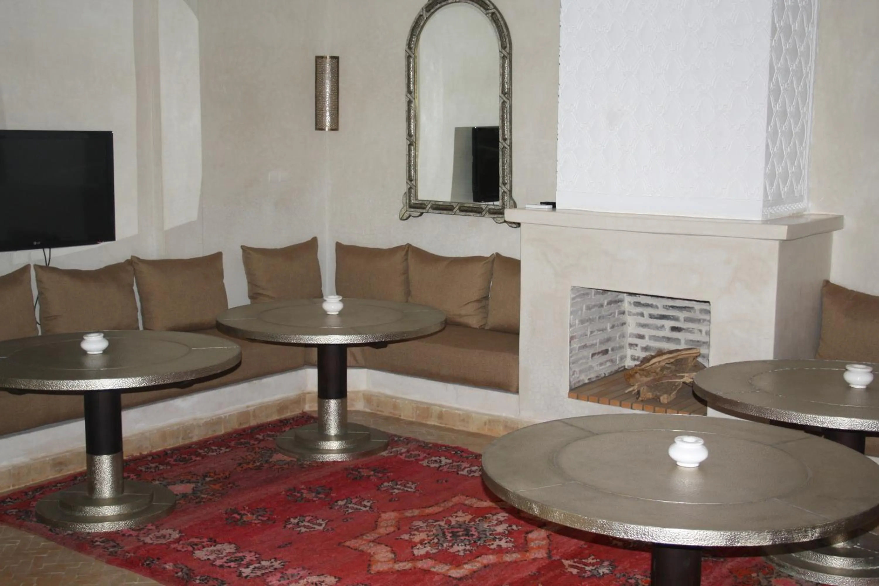 Communal lounge/ TV room in Riad Shama Suites & Spa
