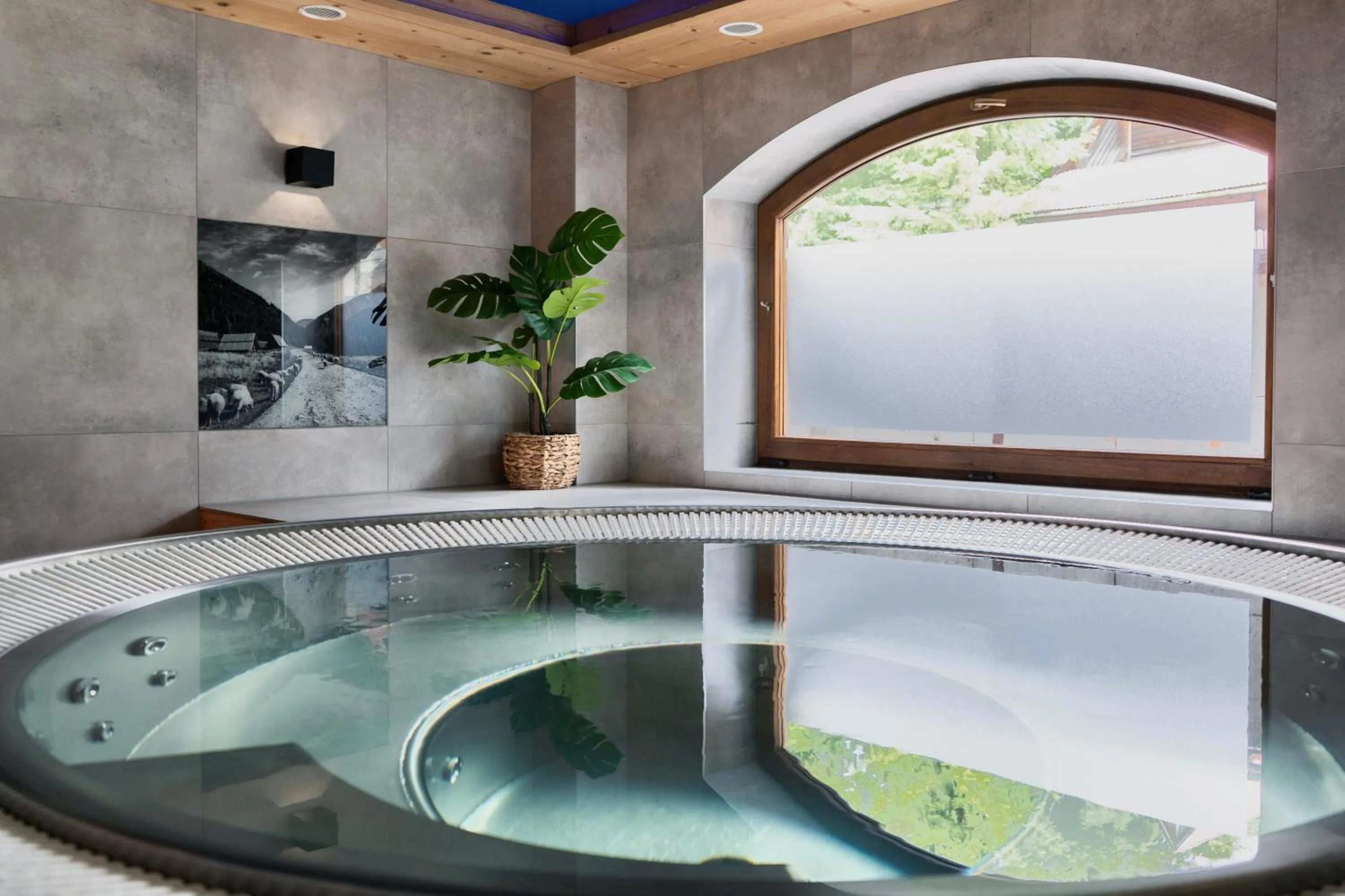 Hot Tub in Willa Baciarka-basen, sauny i jacuzzi