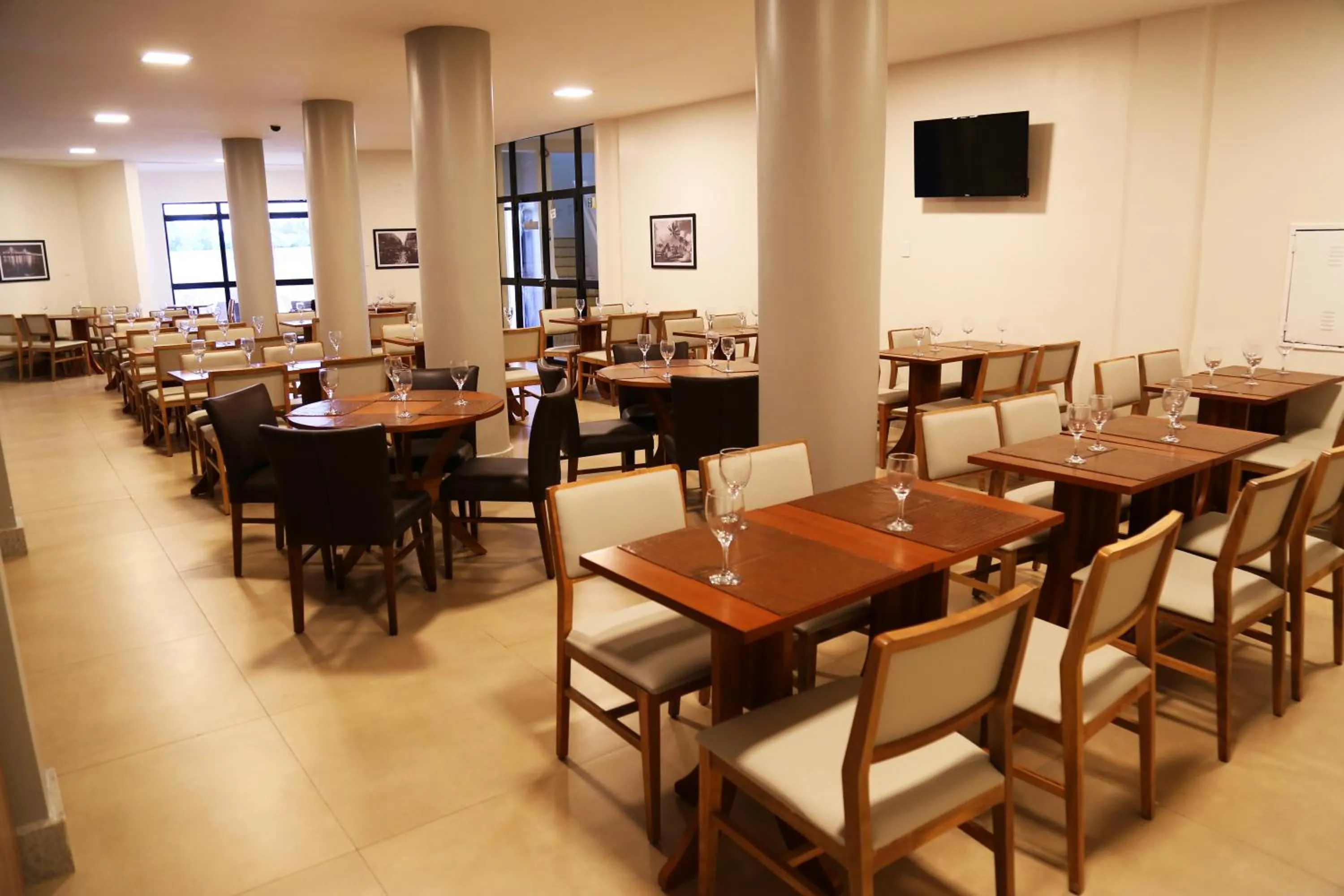 Restaurant/places to eat in Real Praia Hotel