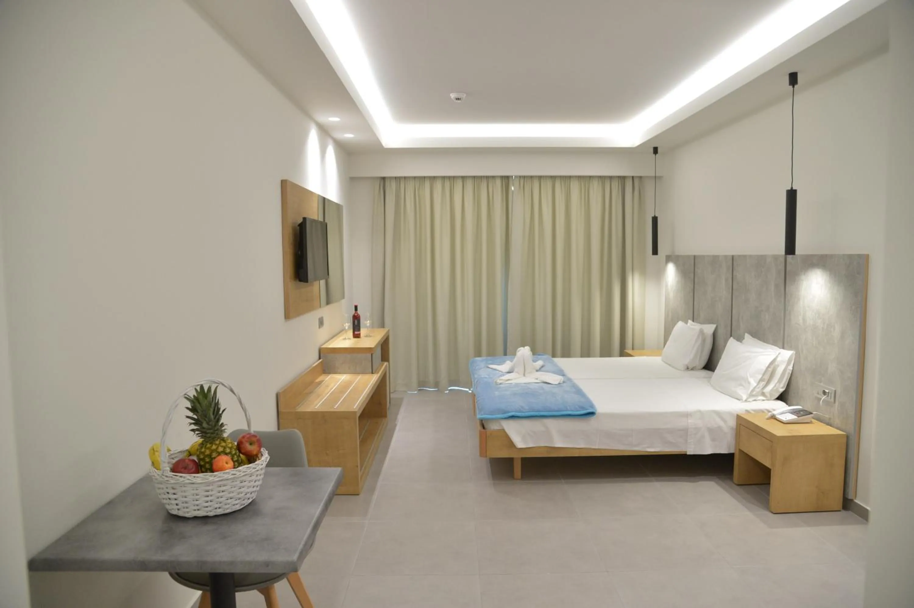 Photo of the whole room, Bed in Emerald Hotel