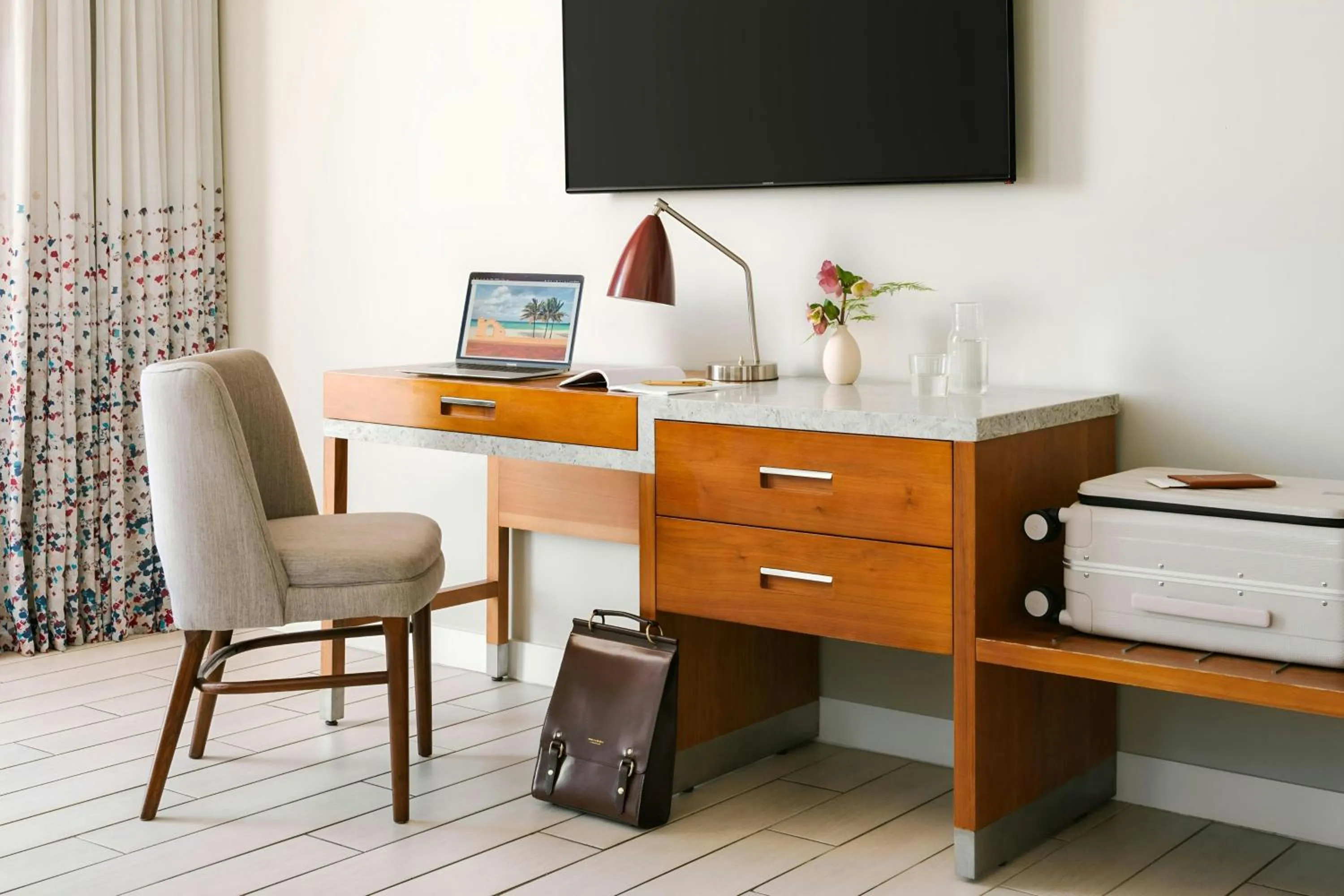 Bedroom in The Circ Hotel Hollywood, Sonder by Marriott Bonvoy