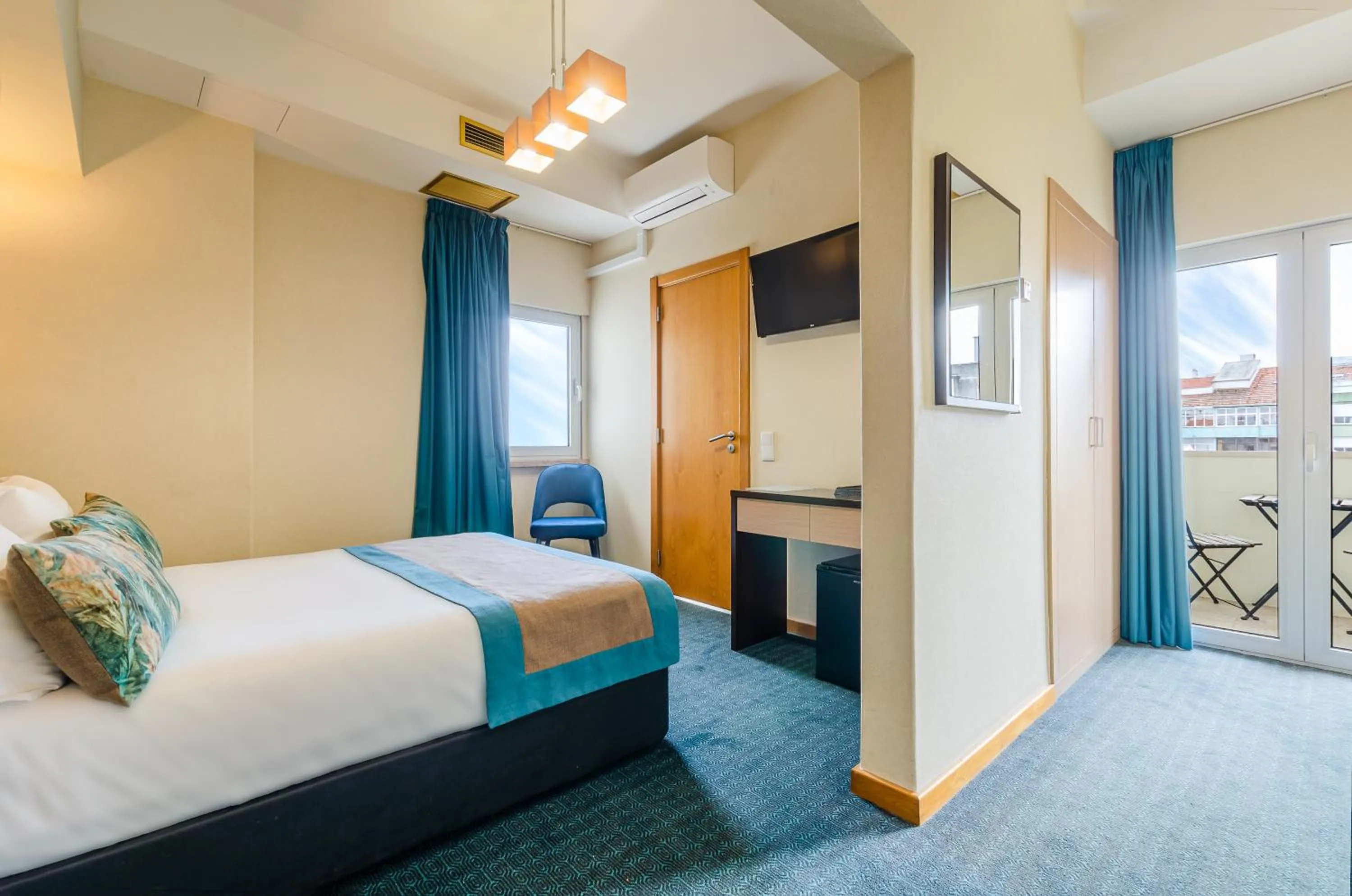 Bedroom, Bed in Hotel DAH - Dom Afonso Henriques