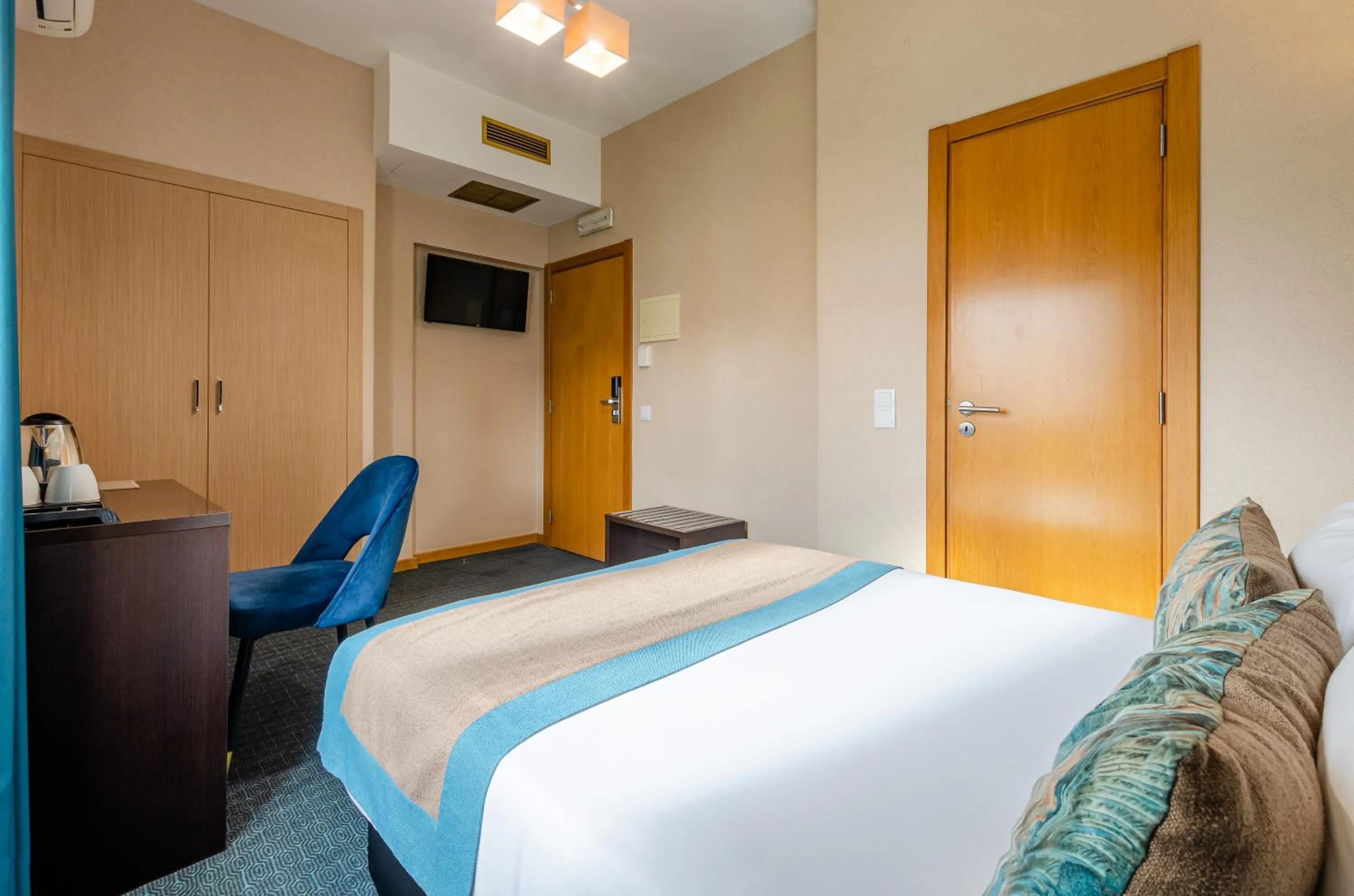 Bedroom, Bed in Hotel DAH - Dom Afonso Henriques