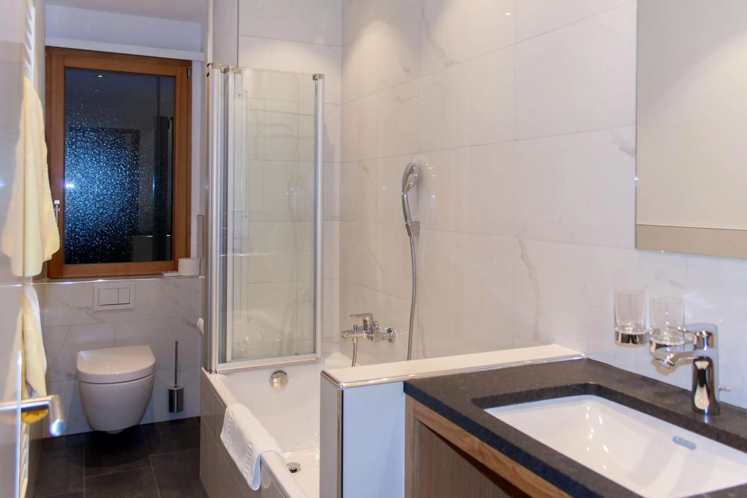 Shower in Hotel Parnass