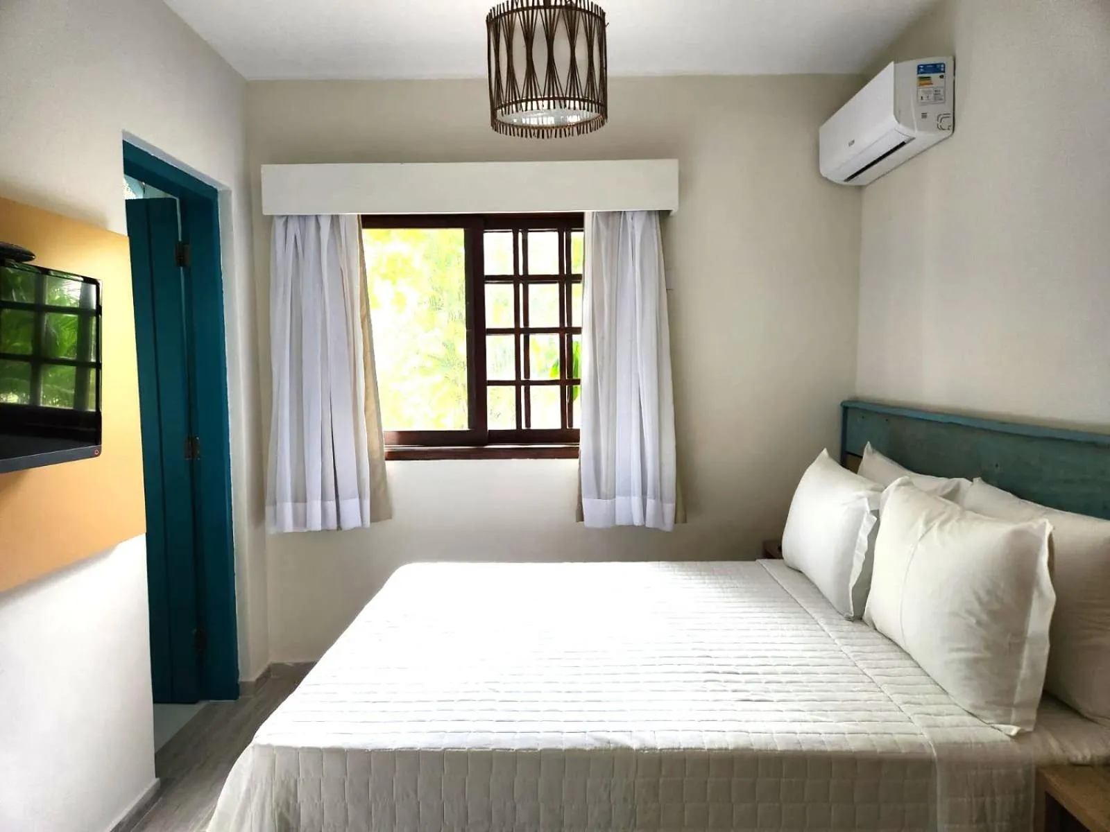 Bed in Ilha Deck Hotel