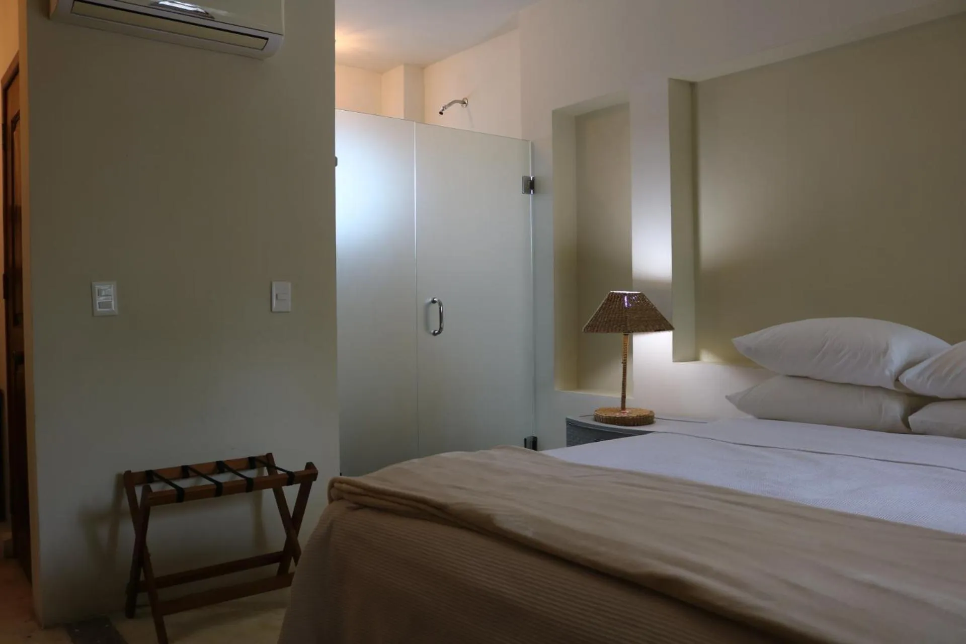 Photo of the whole room, Bed in Casa Bugambilias