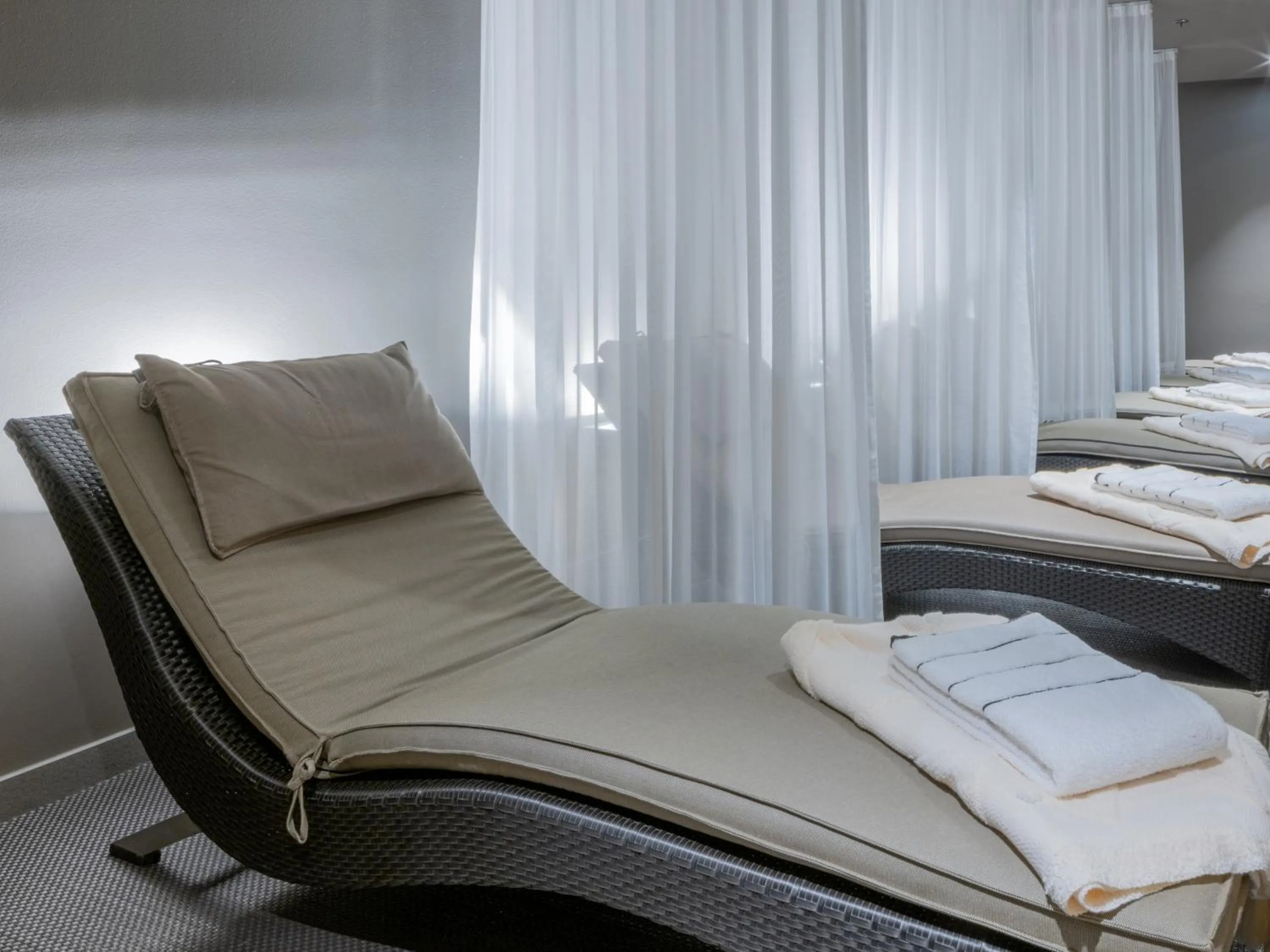 Spa and wellness centre/facilities, Bed in Steigenberger Icon Grandhotel Handelshof Leipzig