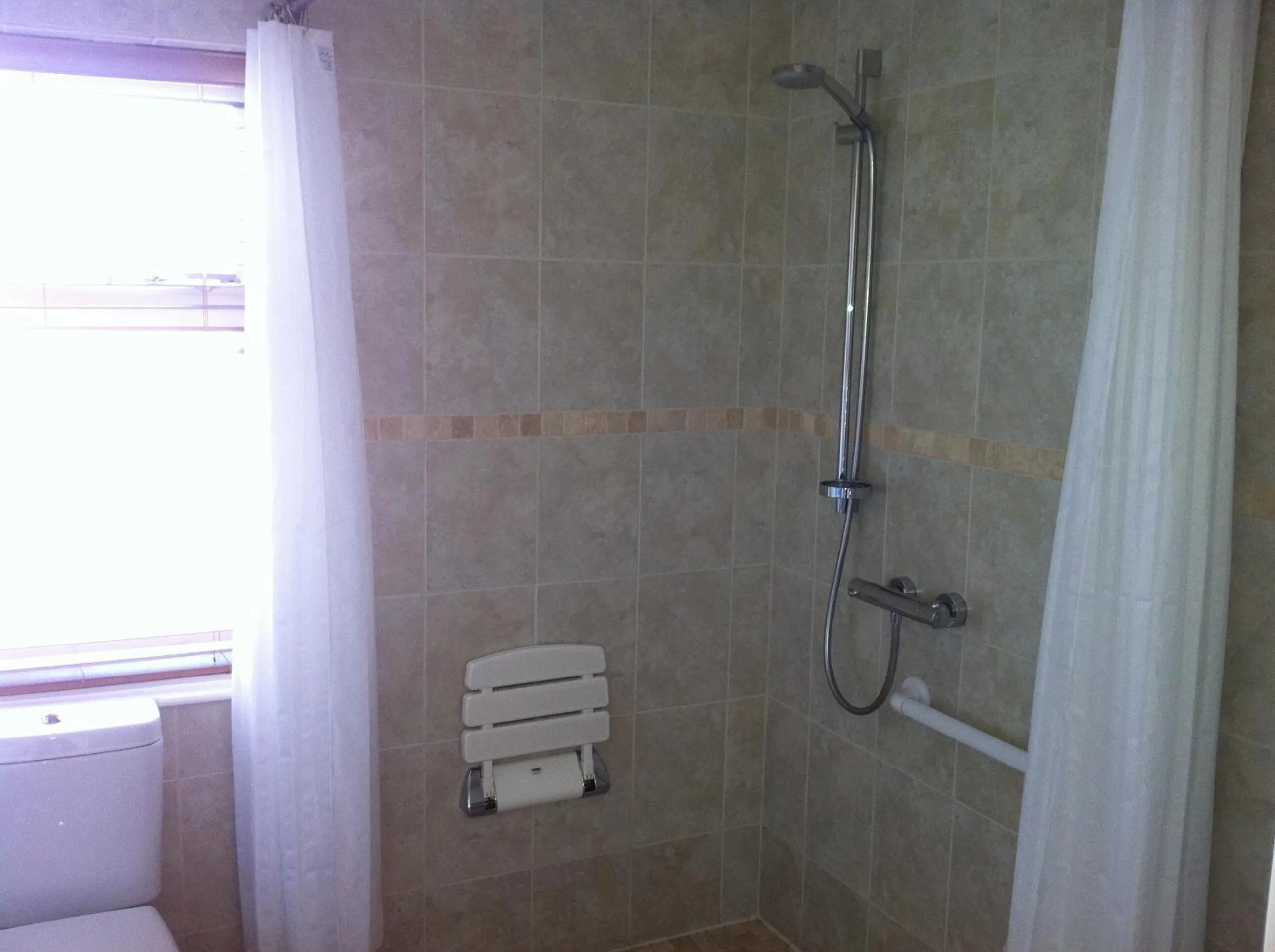 Shower in Ashbank Bed & Breakfast