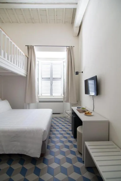 bunk bed, Bed in Al Foro Annonario