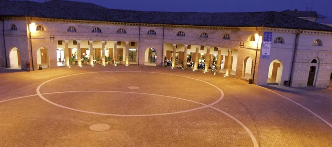 Property building in Al Foro Annonario