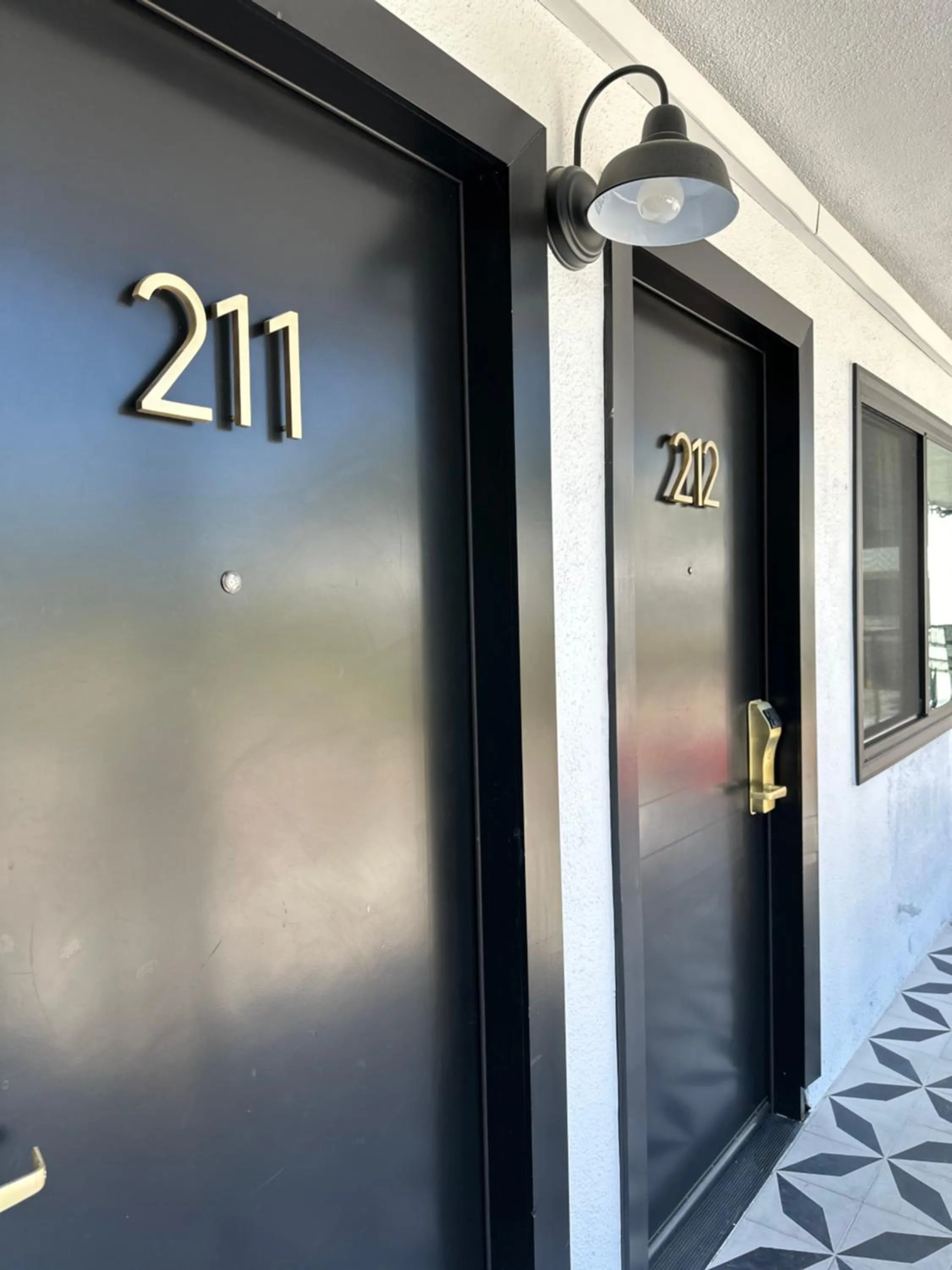 Decorative detail in Anaheim Maingate Inn