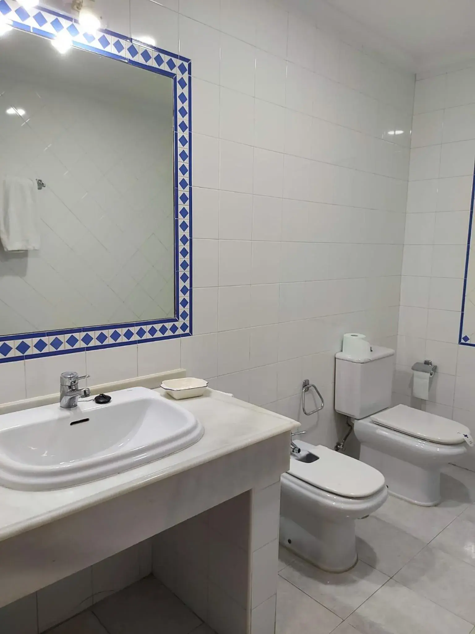 Basic Double Room with Extra Bed in Hotel Don Gonzalo Basic Double Room with Extra Bed in Hotel Don Gonzalo