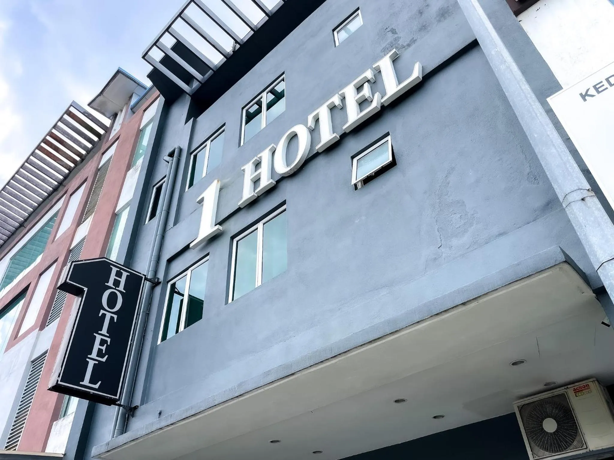 Facade/entrance in 1 Hotel Mahkota Cheras