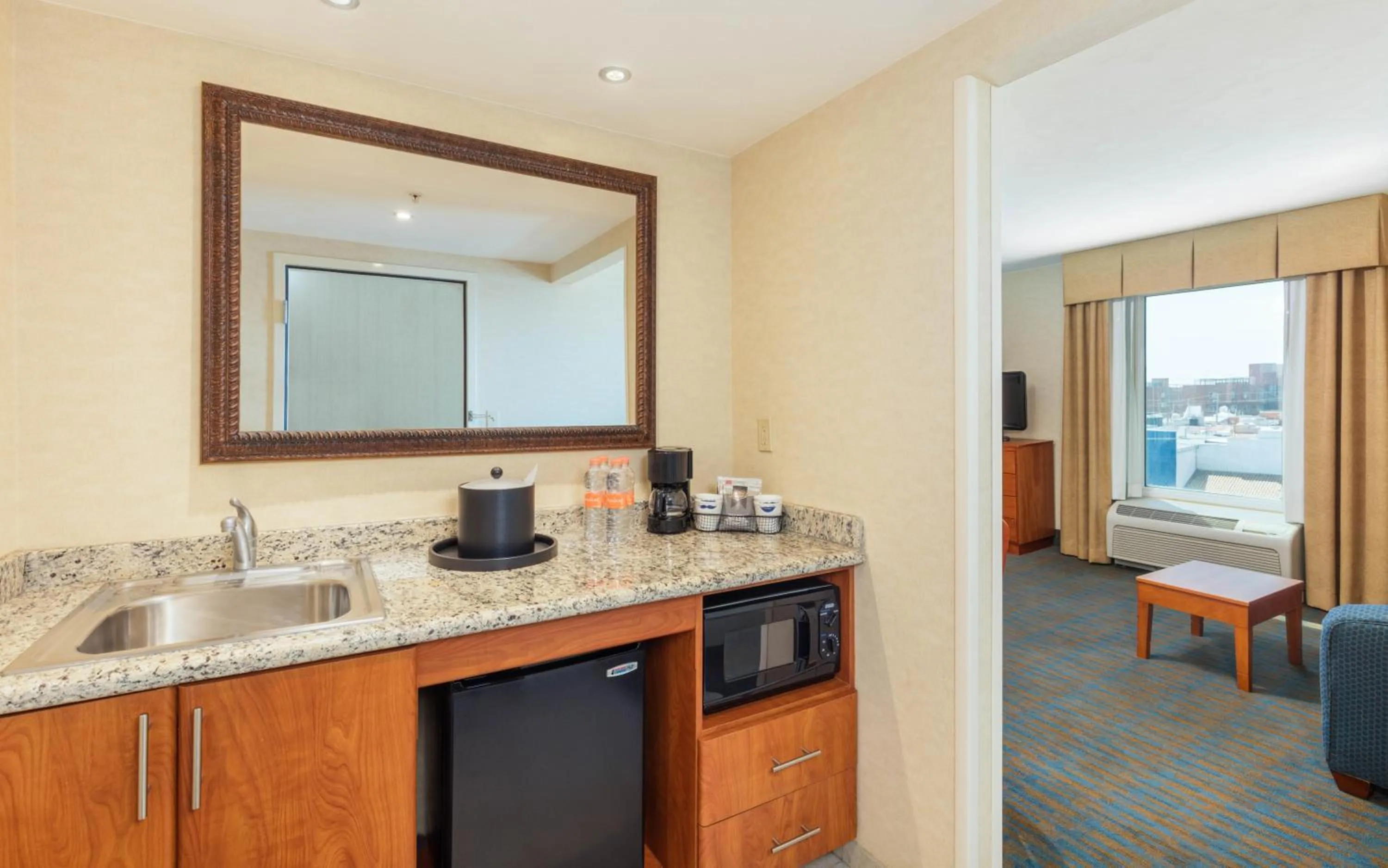 Coffee/tea facilities in Hampton by Hilton Queretaro Tecnologico