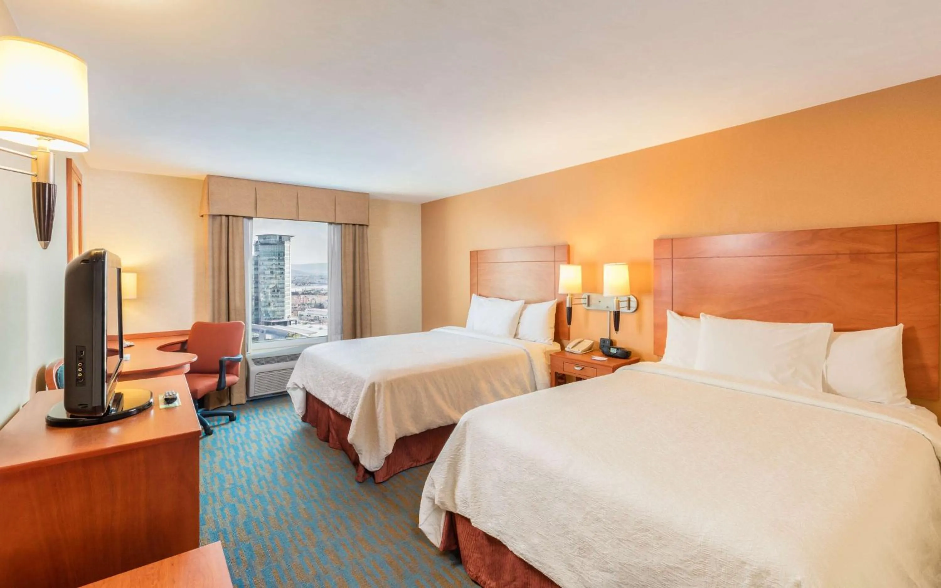 Bedroom, Bed in Hampton by Hilton Queretaro Tecnologico