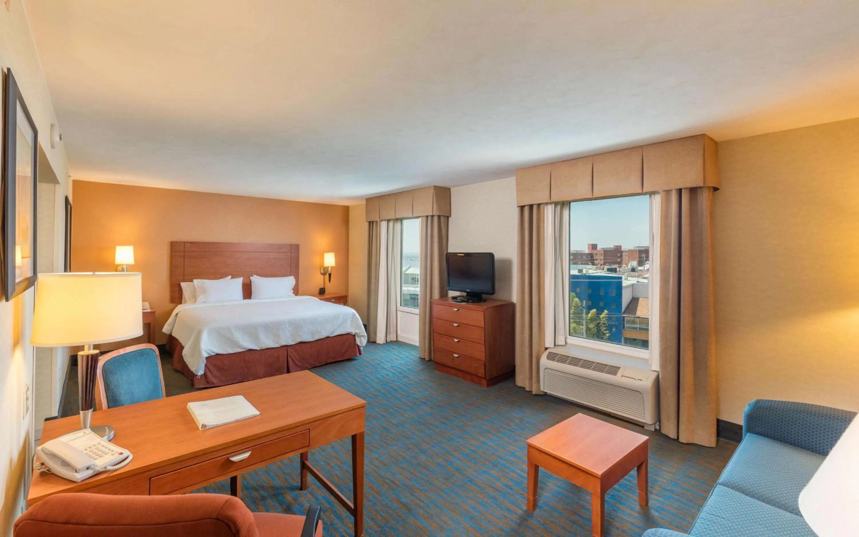 Bedroom, Bed in Hampton by Hilton Queretaro Tecnologico