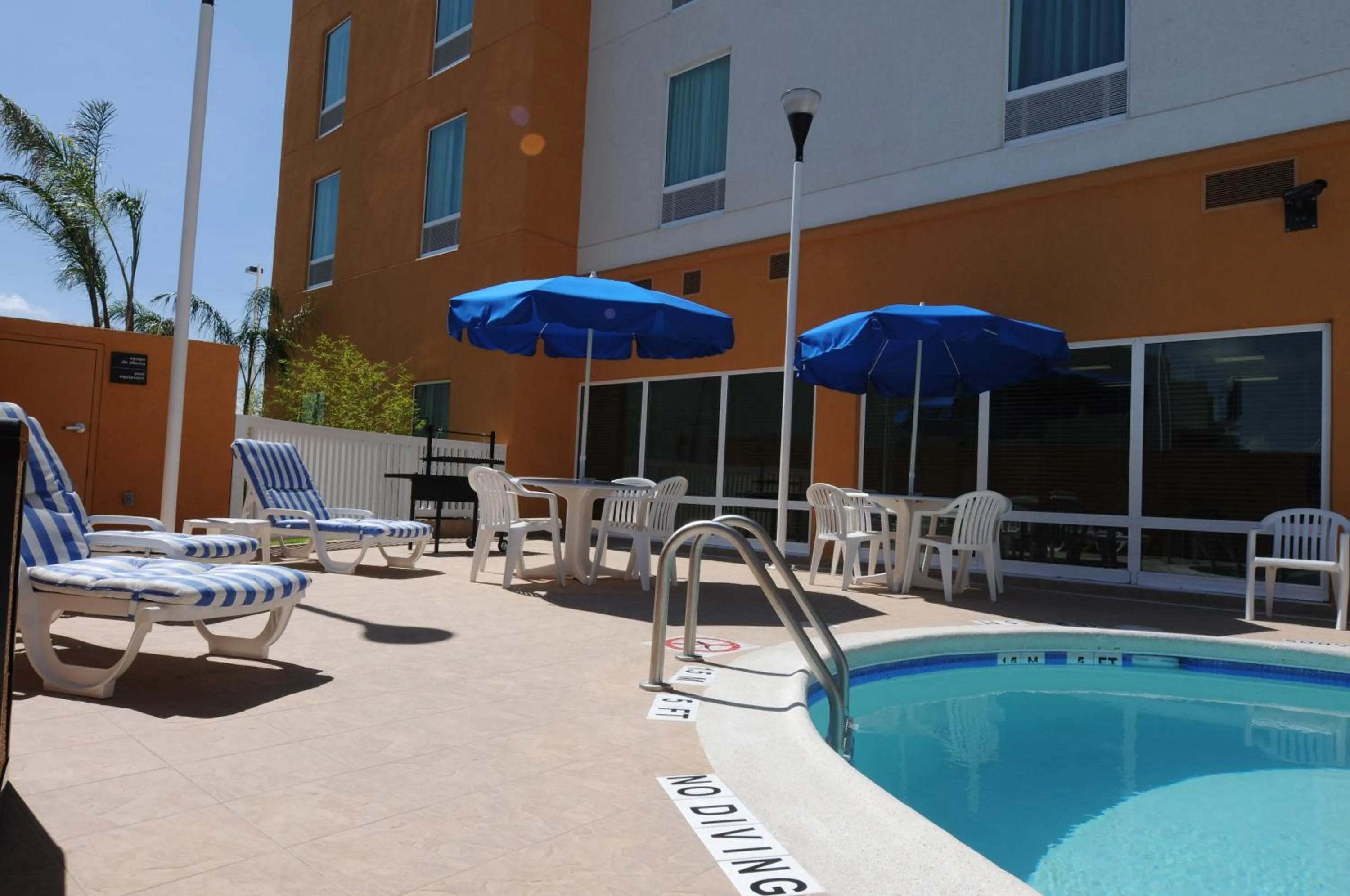 Swimming pool in Hampton by Hilton Queretaro Tecnologico