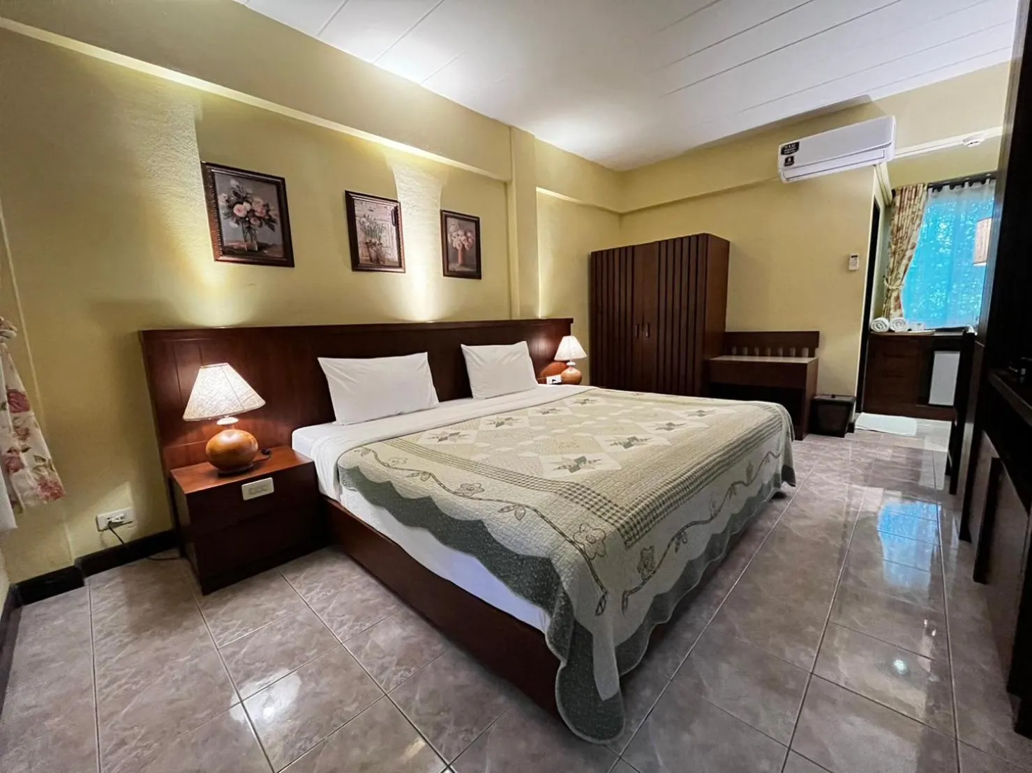 Bedroom, Bed in Rommai Greenpark