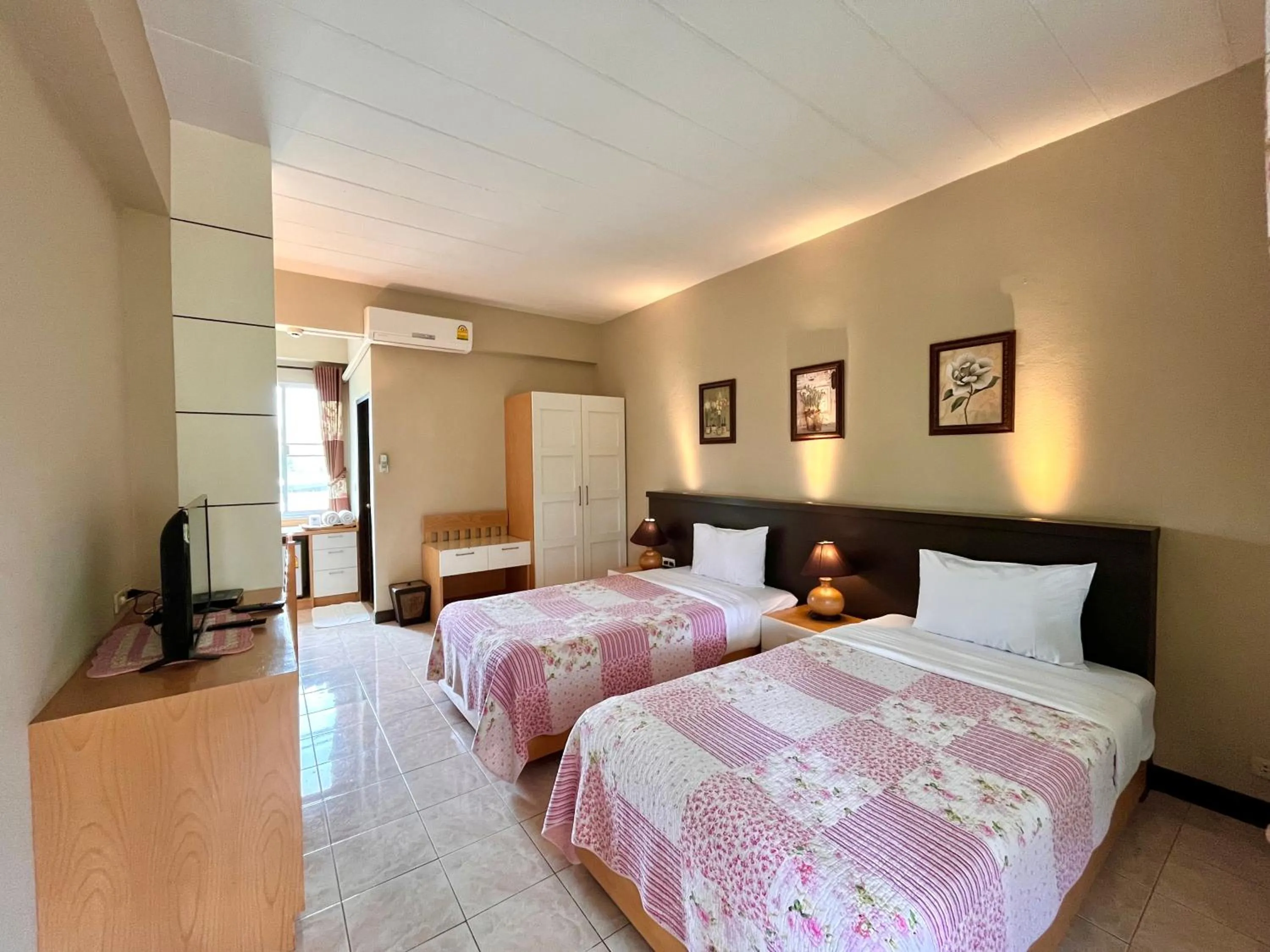 Bedroom, Bed in Rommai Greenpark