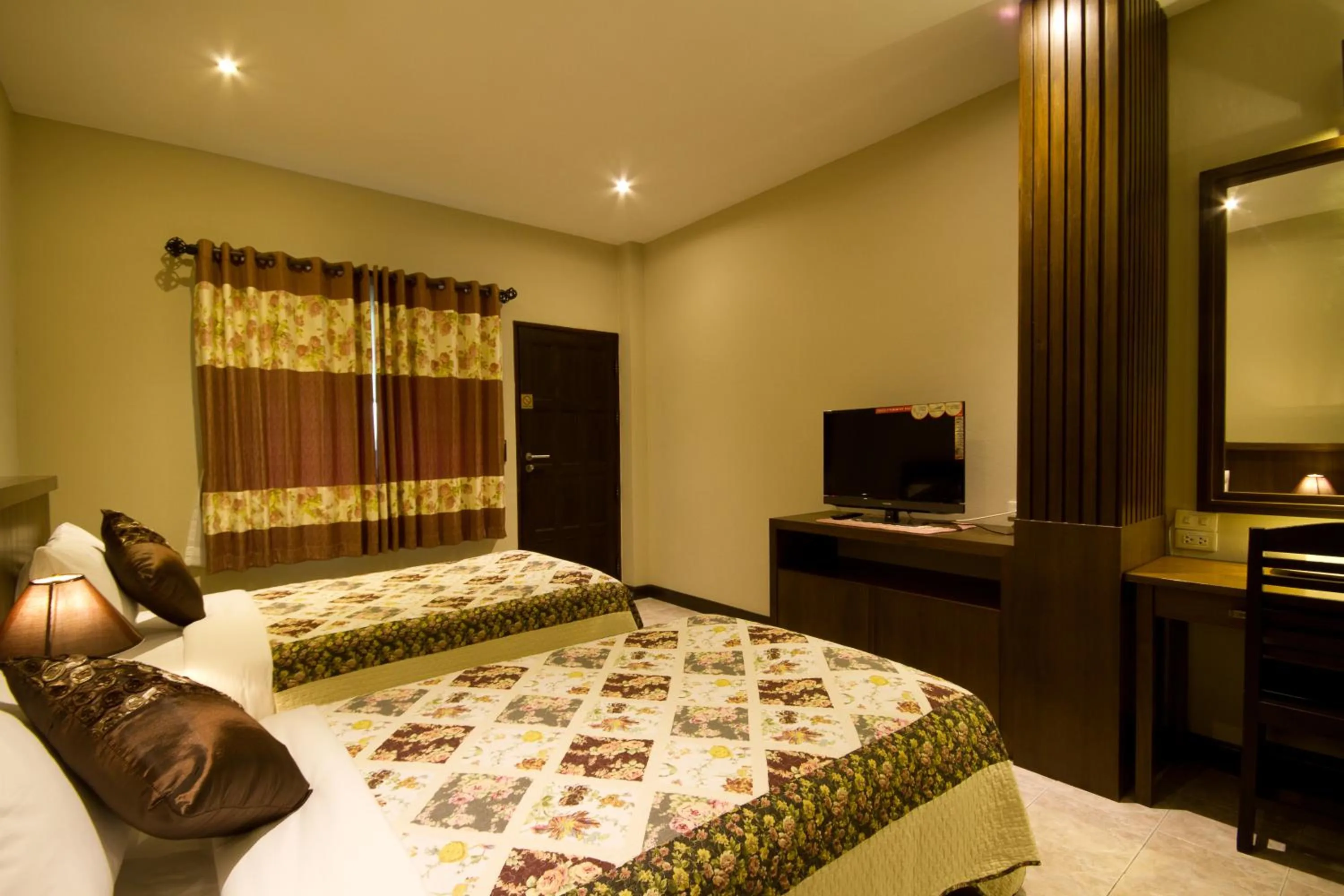 Photo of the whole room, Bed in Rommai Greenpark