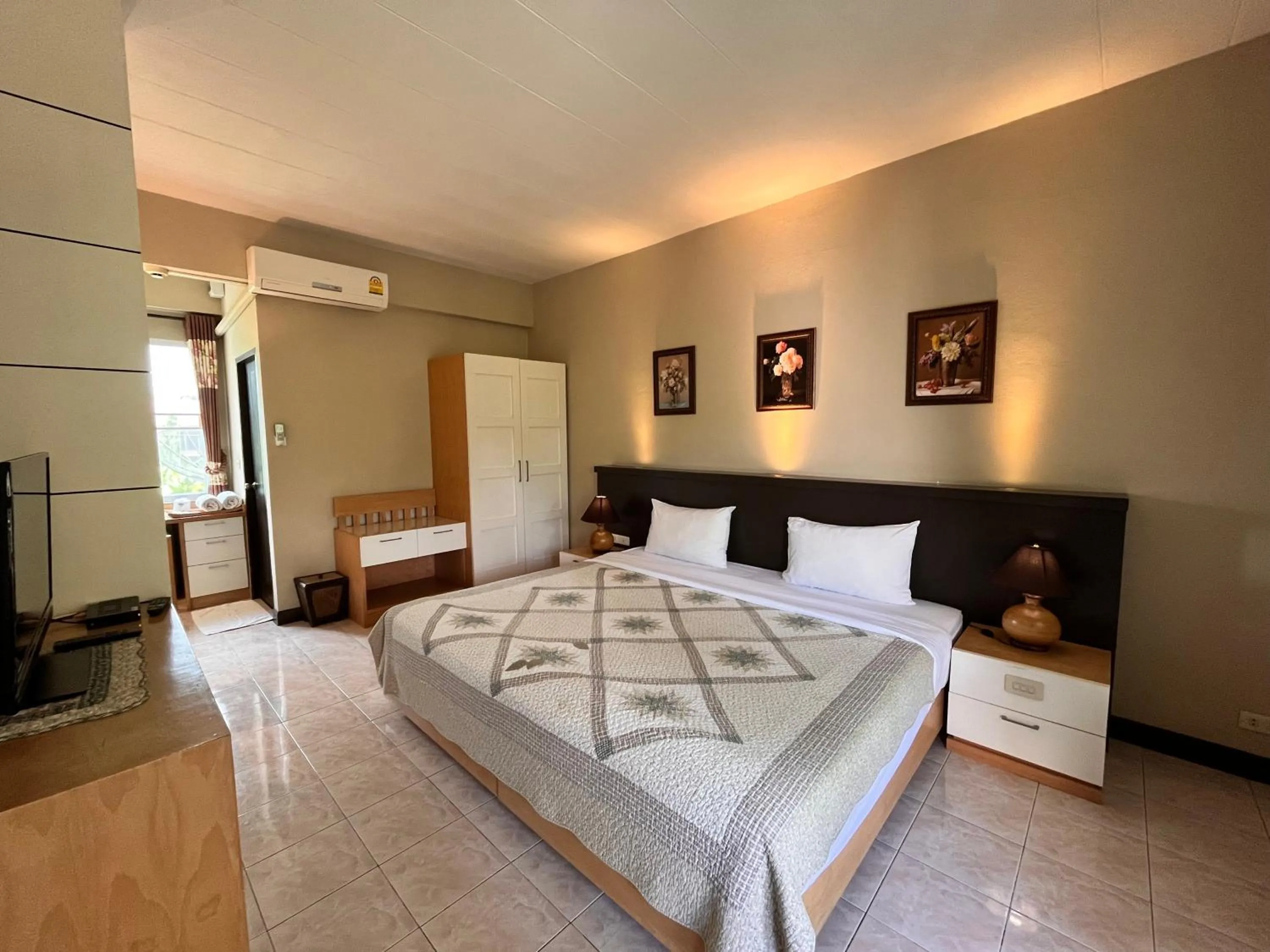 Bedroom, Bed in Rommai Greenpark