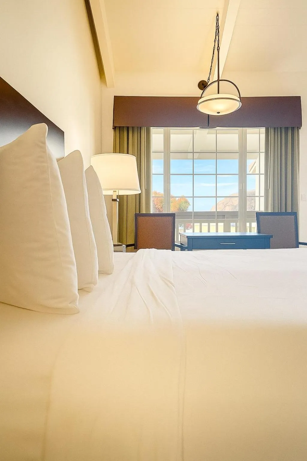 View (from property/room), Bed in Avalon Inn Downtown Morro Bay