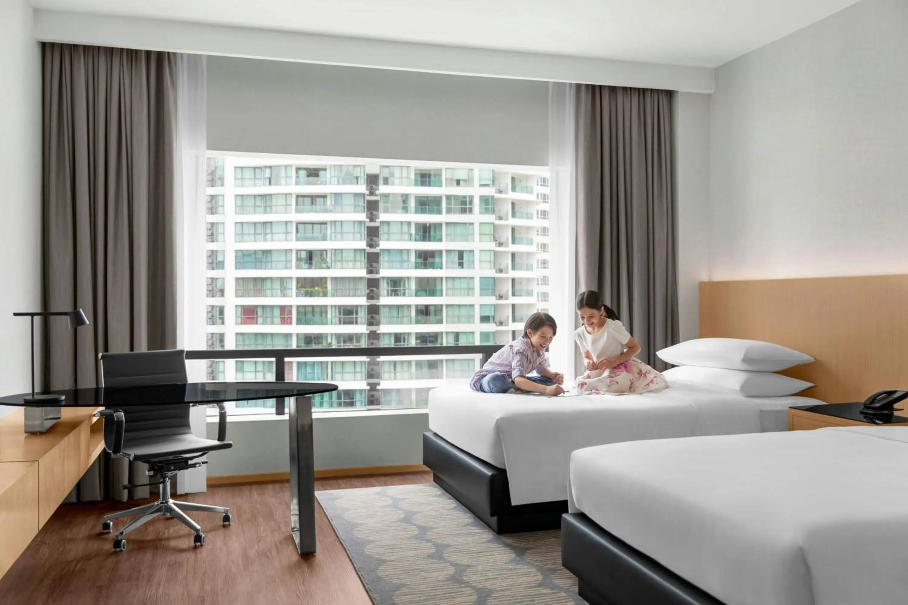 Photo of the whole room, Bed in Renaissance Kuala Lumpur Hotel & Convention Centre