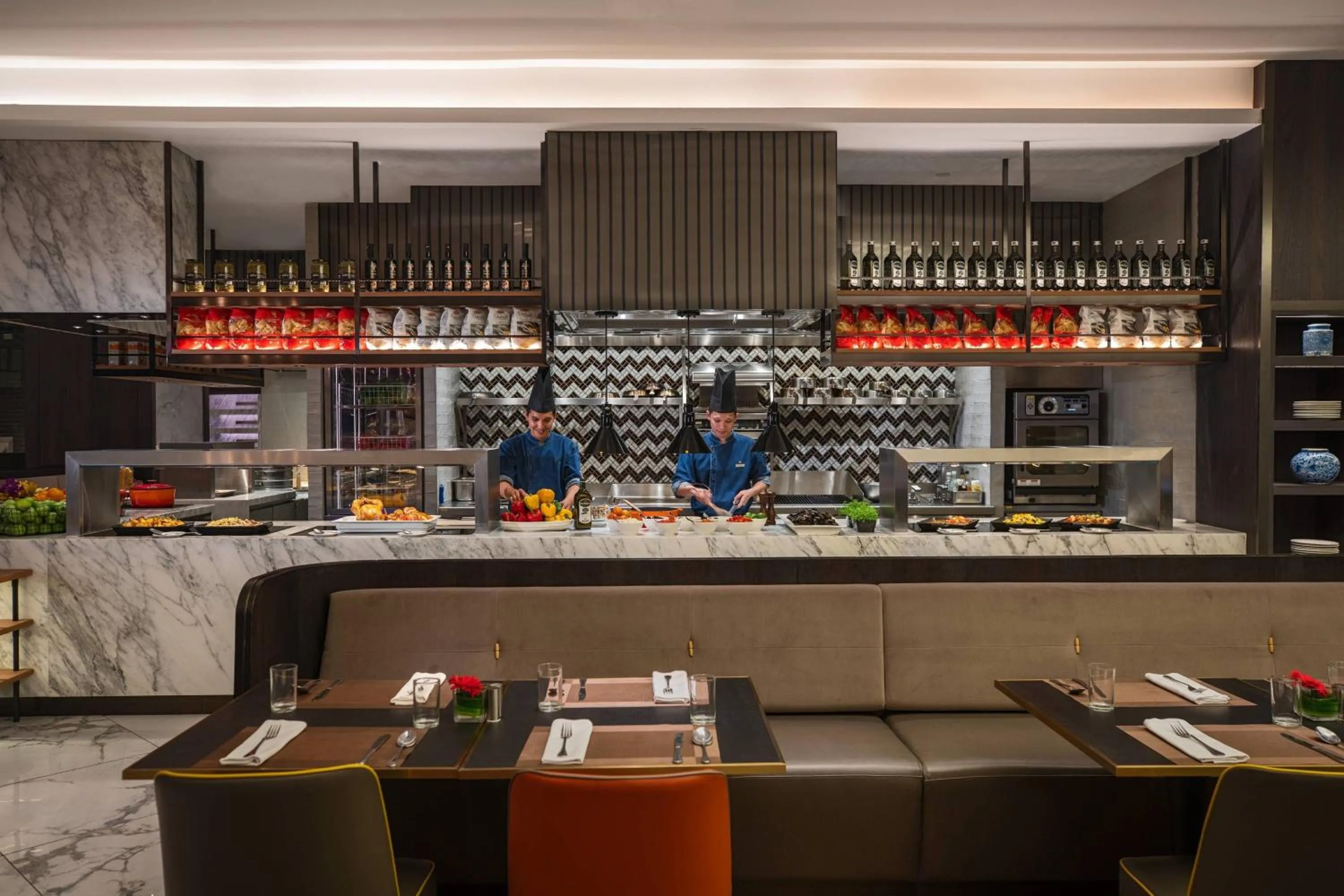 Restaurant/places to eat in Renaissance Kuala Lumpur Hotel & Convention Centre