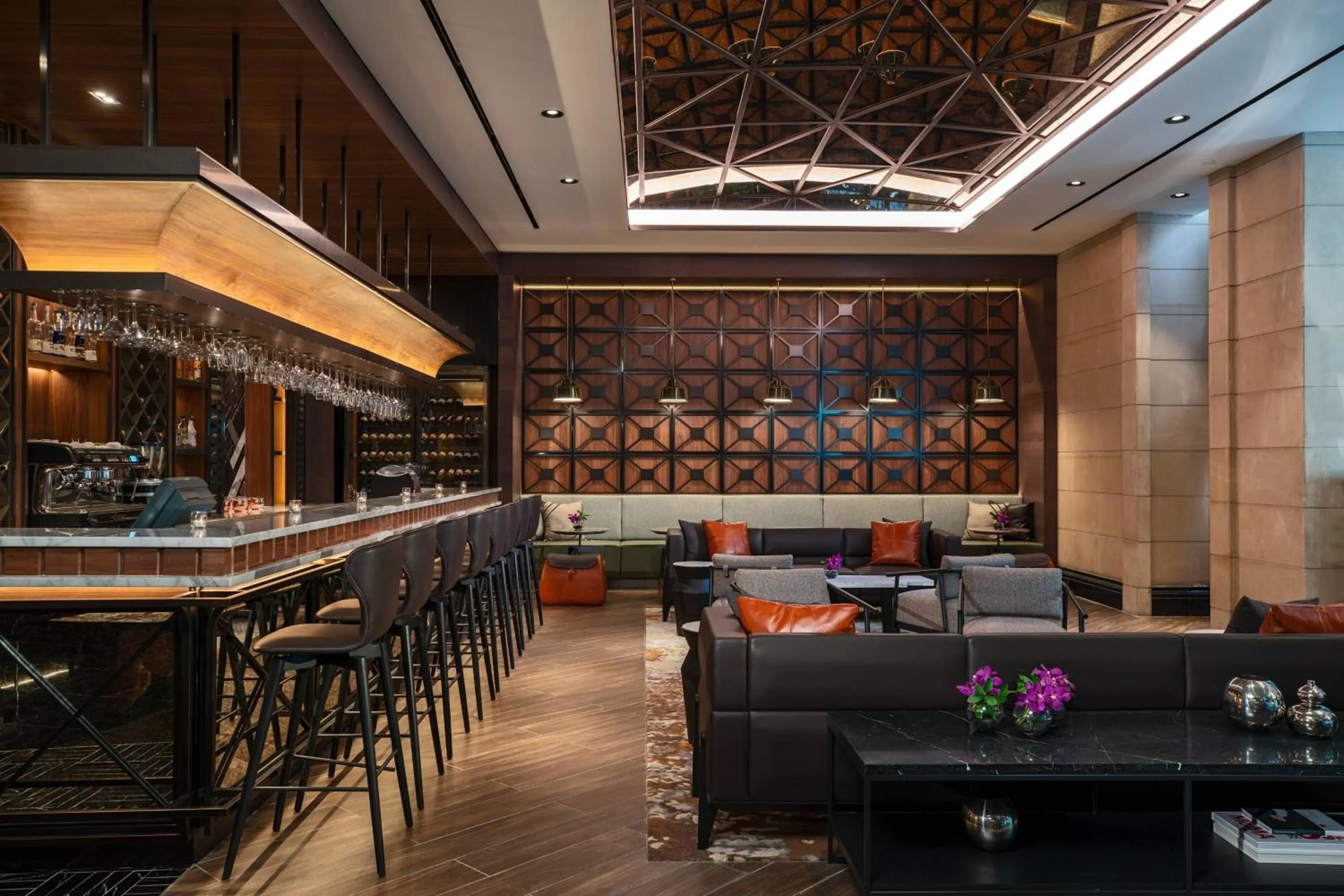 Lounge or bar in Renaissance Kuala Lumpur Hotel & Convention Centre