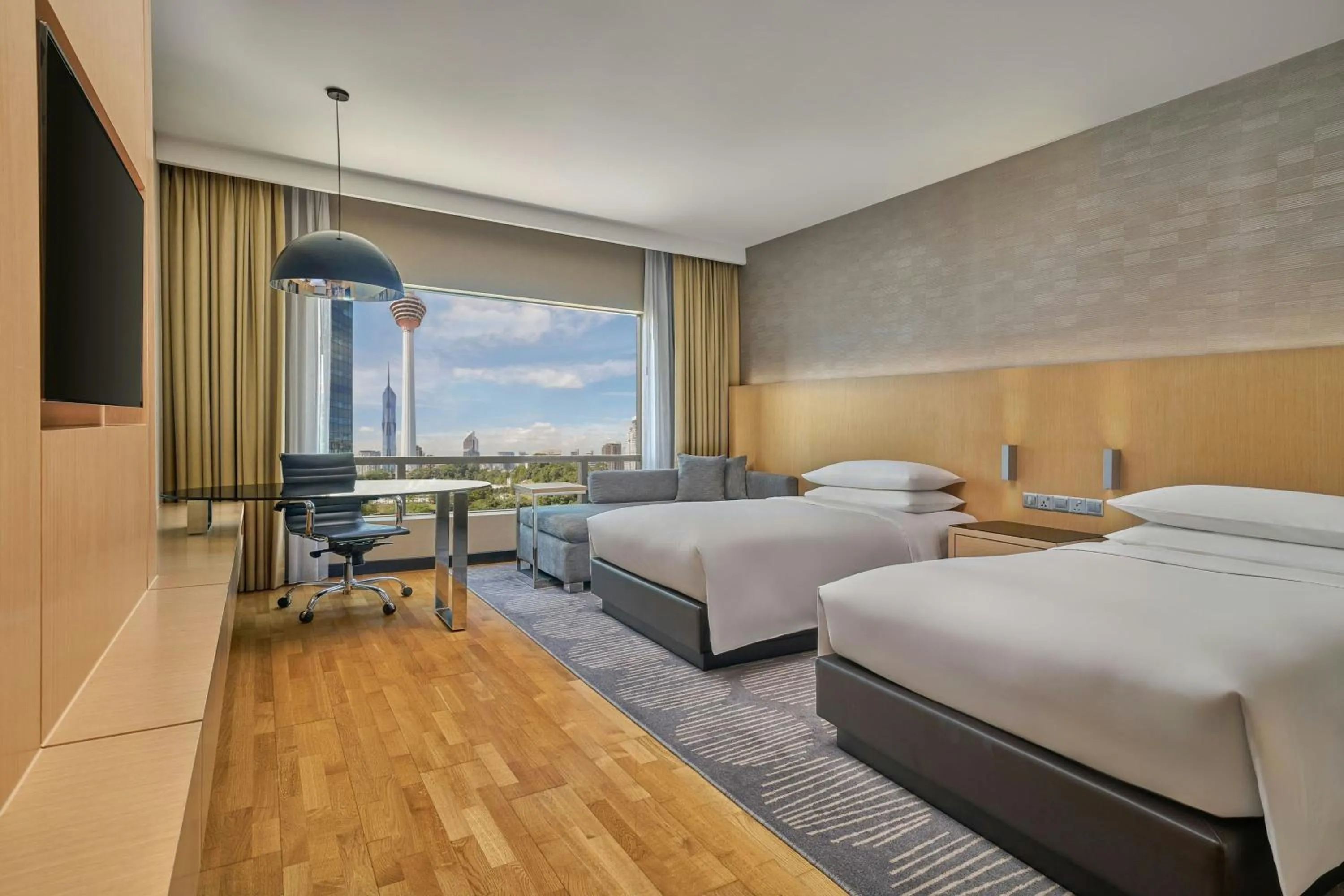 Photo of the whole room, Bed in Renaissance Kuala Lumpur Hotel & Convention Centre