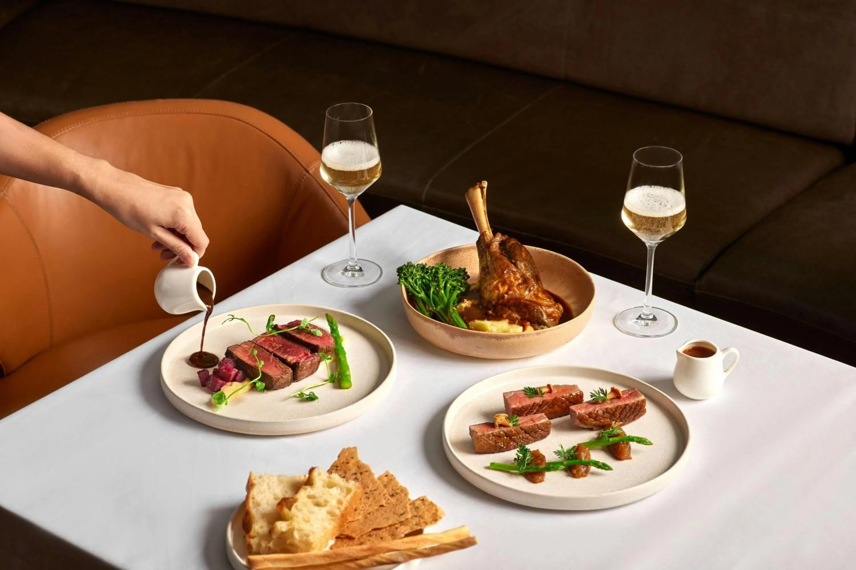 Restaurant/places to eat in Renaissance Kuala Lumpur Hotel & Convention Centre