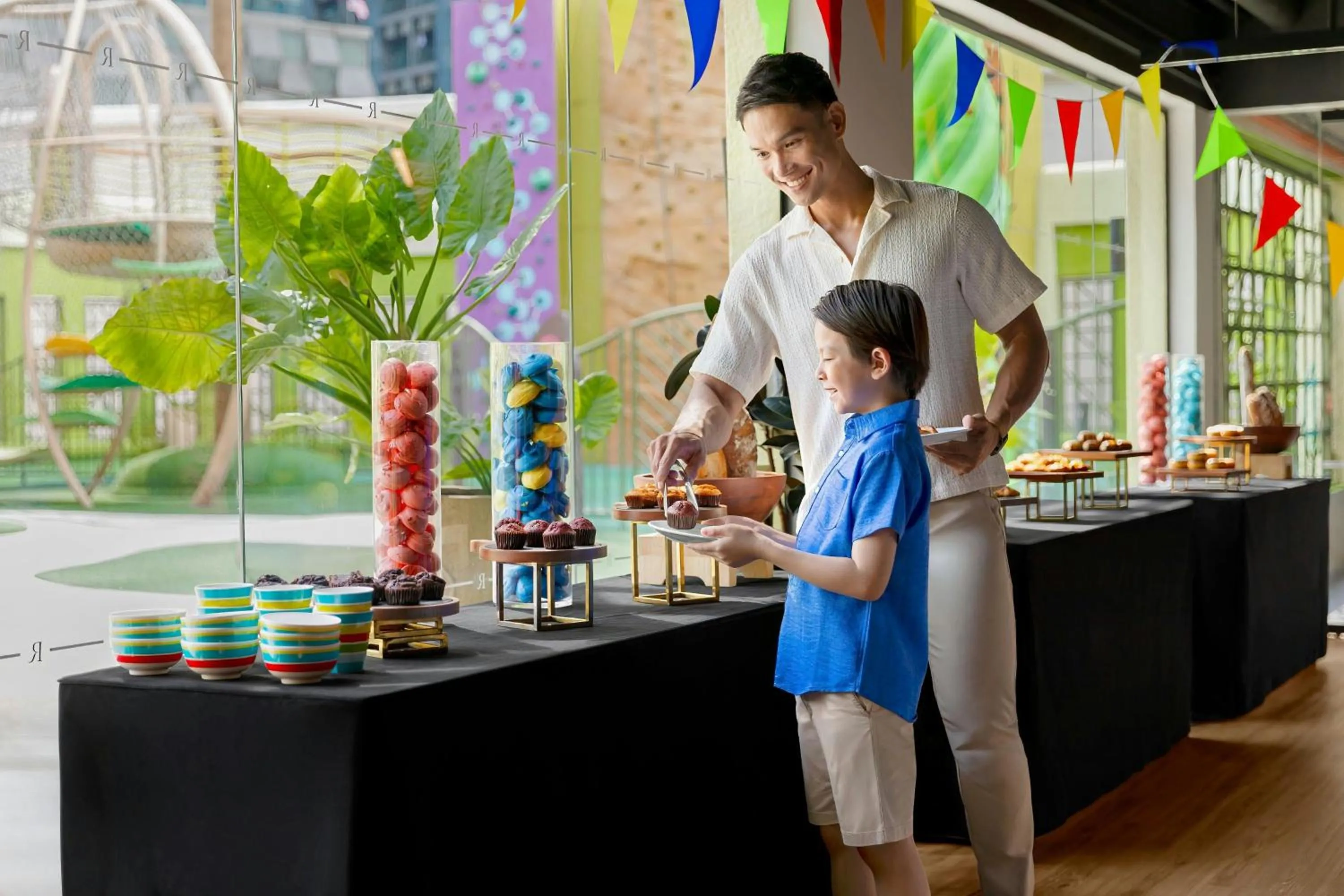 Lounge or bar in Renaissance Kuala Lumpur Hotel & Convention Centre