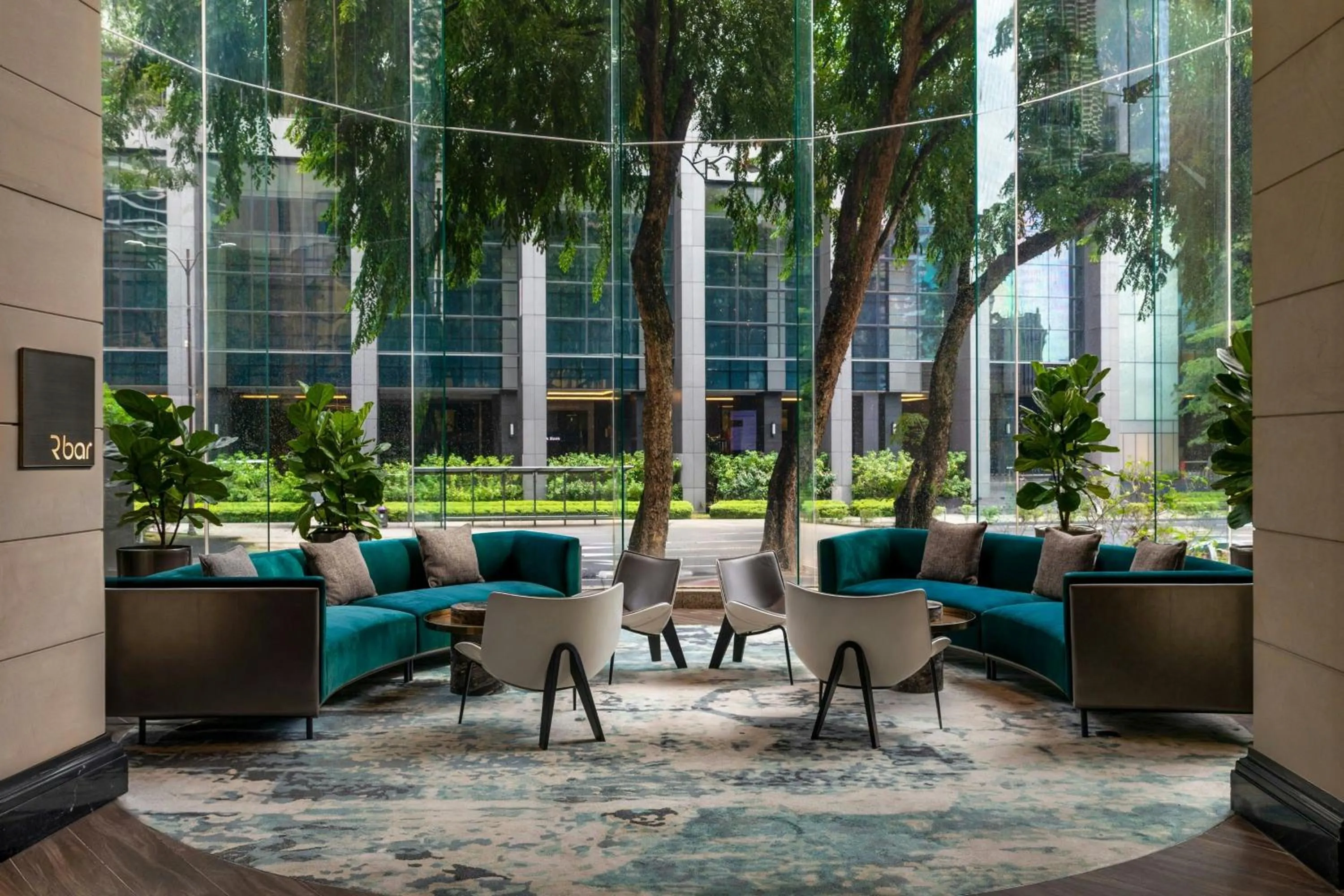 Lounge or bar in Renaissance Kuala Lumpur Hotel & Convention Centre