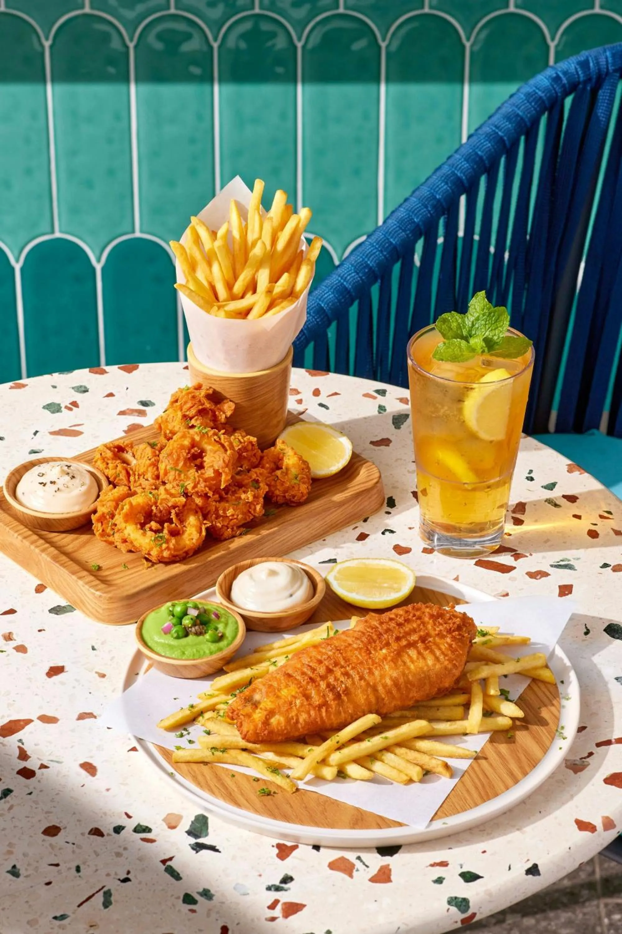 Lounge or bar in Renaissance Kuala Lumpur Hotel & Convention Centre