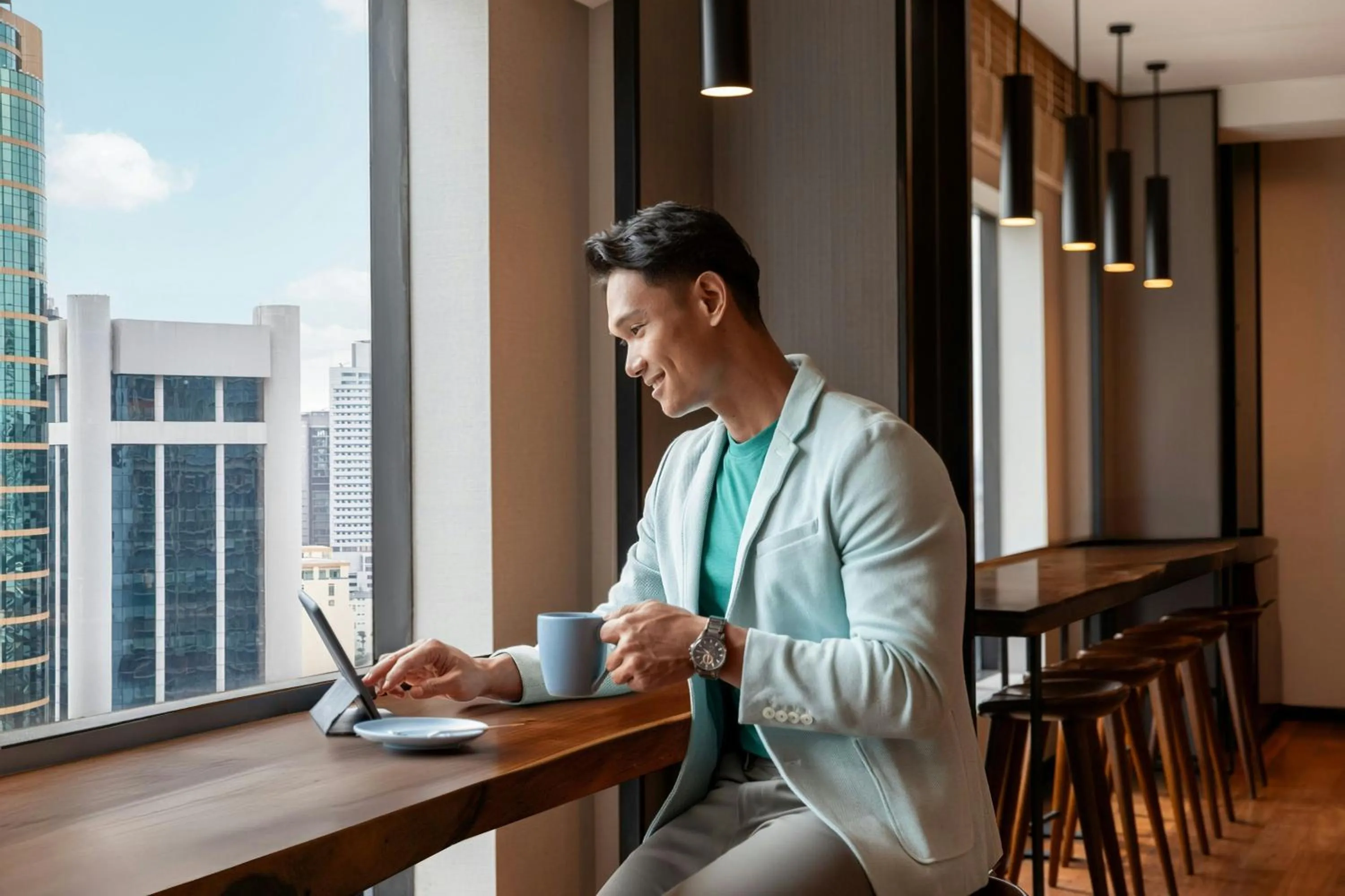Lounge or bar in Renaissance Kuala Lumpur Hotel & Convention Centre