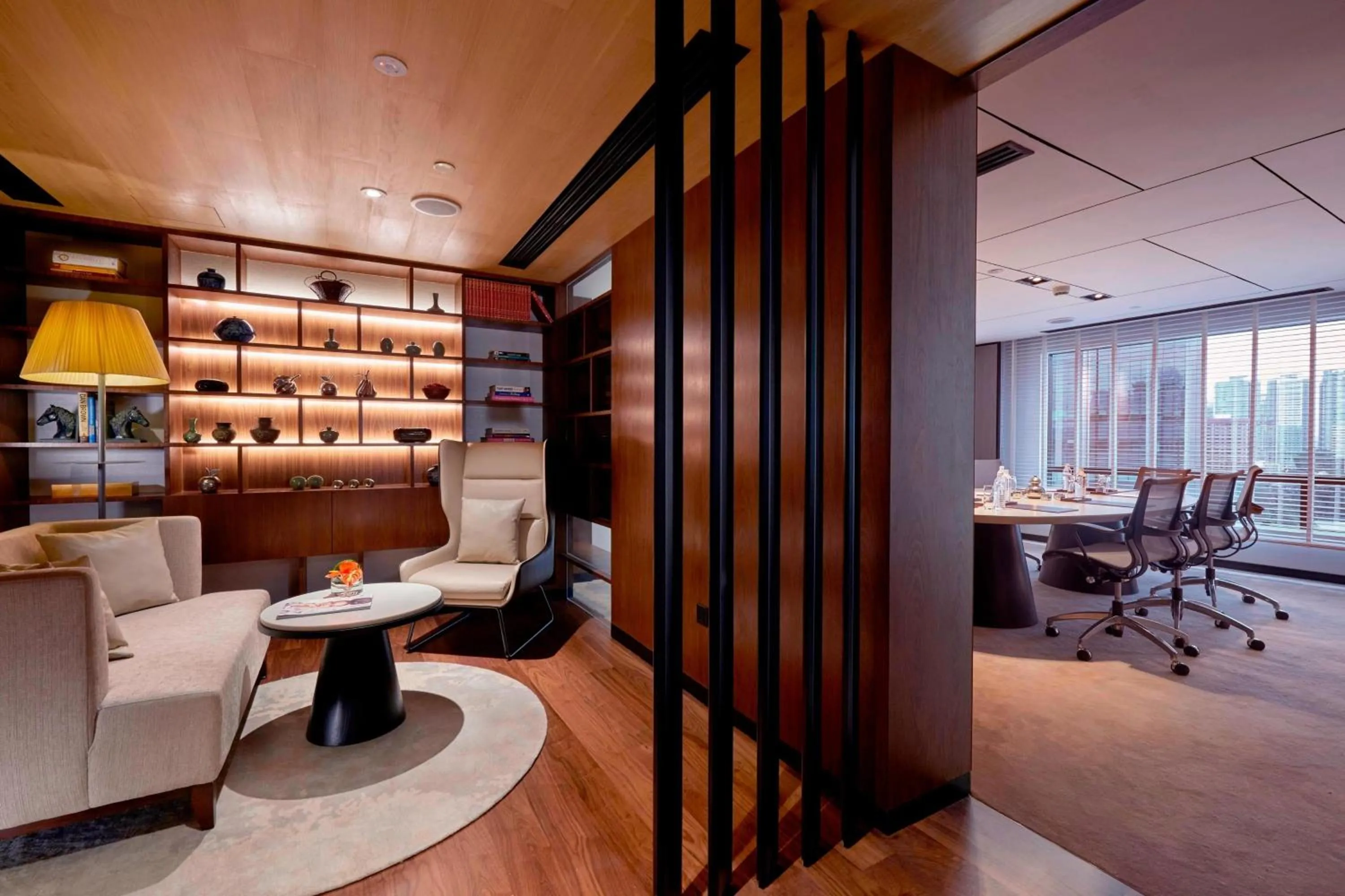 Lounge or bar in Renaissance Kuala Lumpur Hotel & Convention Centre