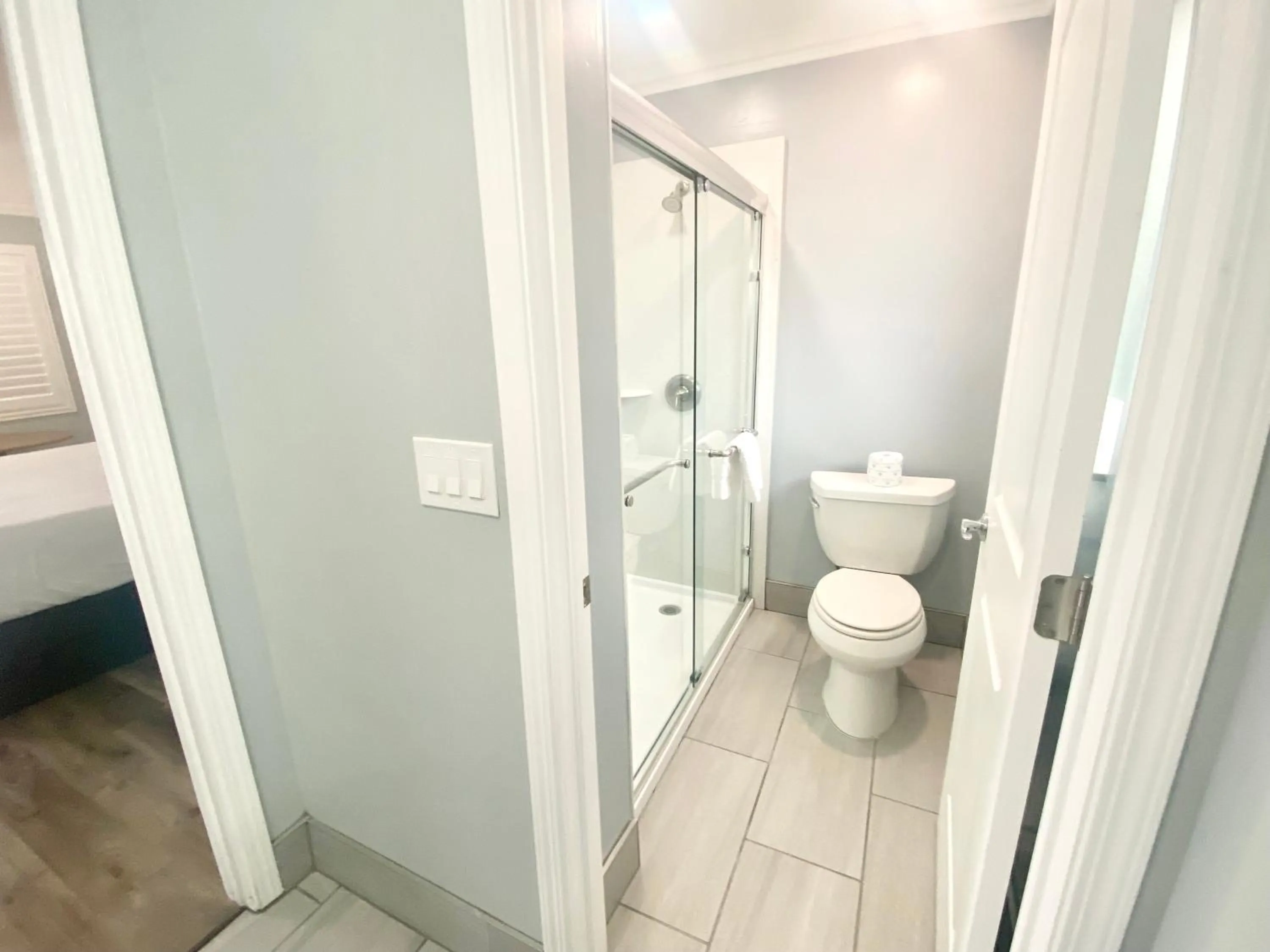 Bathroom in Lone Oak Lodge