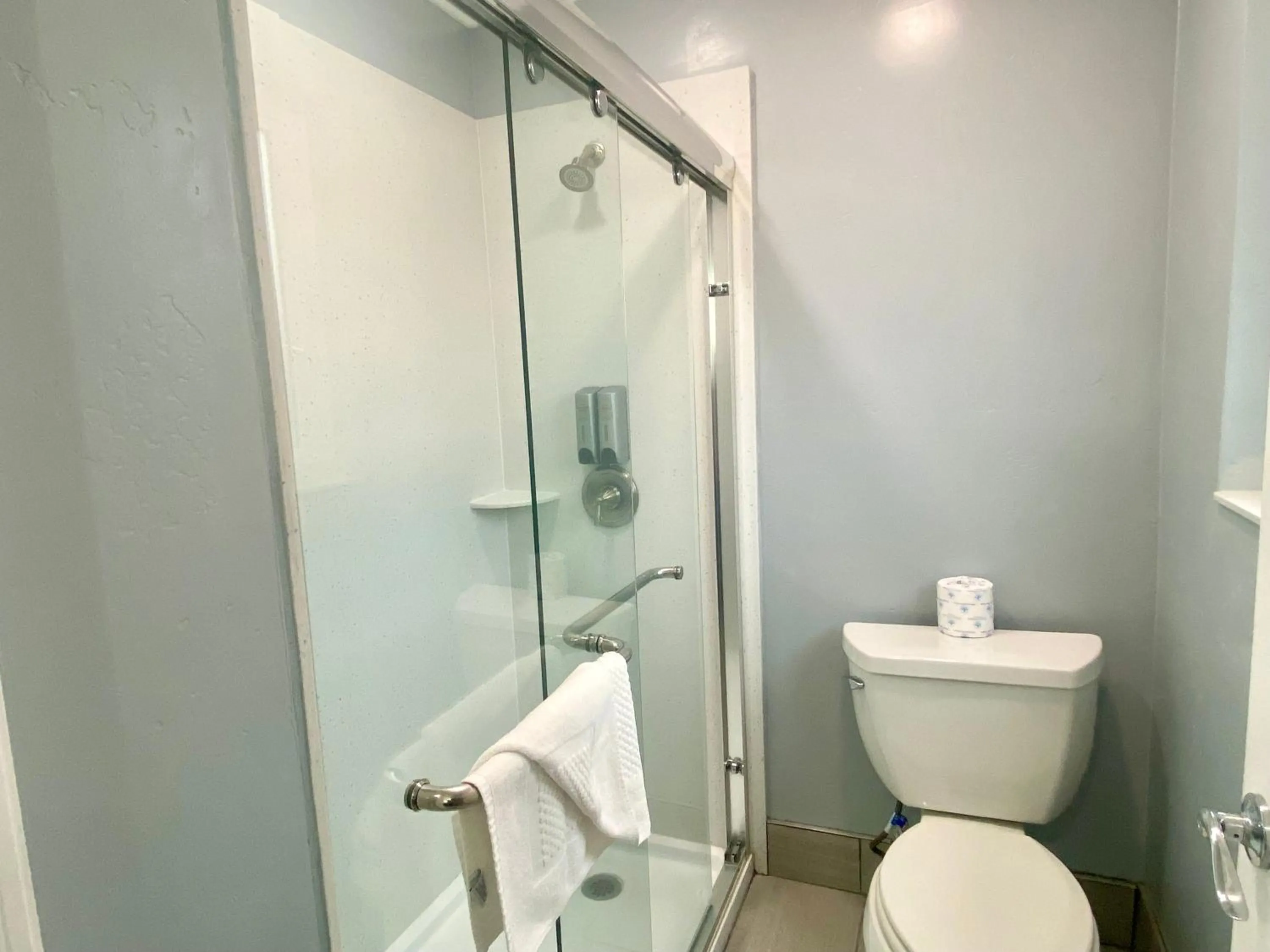 Shower in Lone Oak Lodge