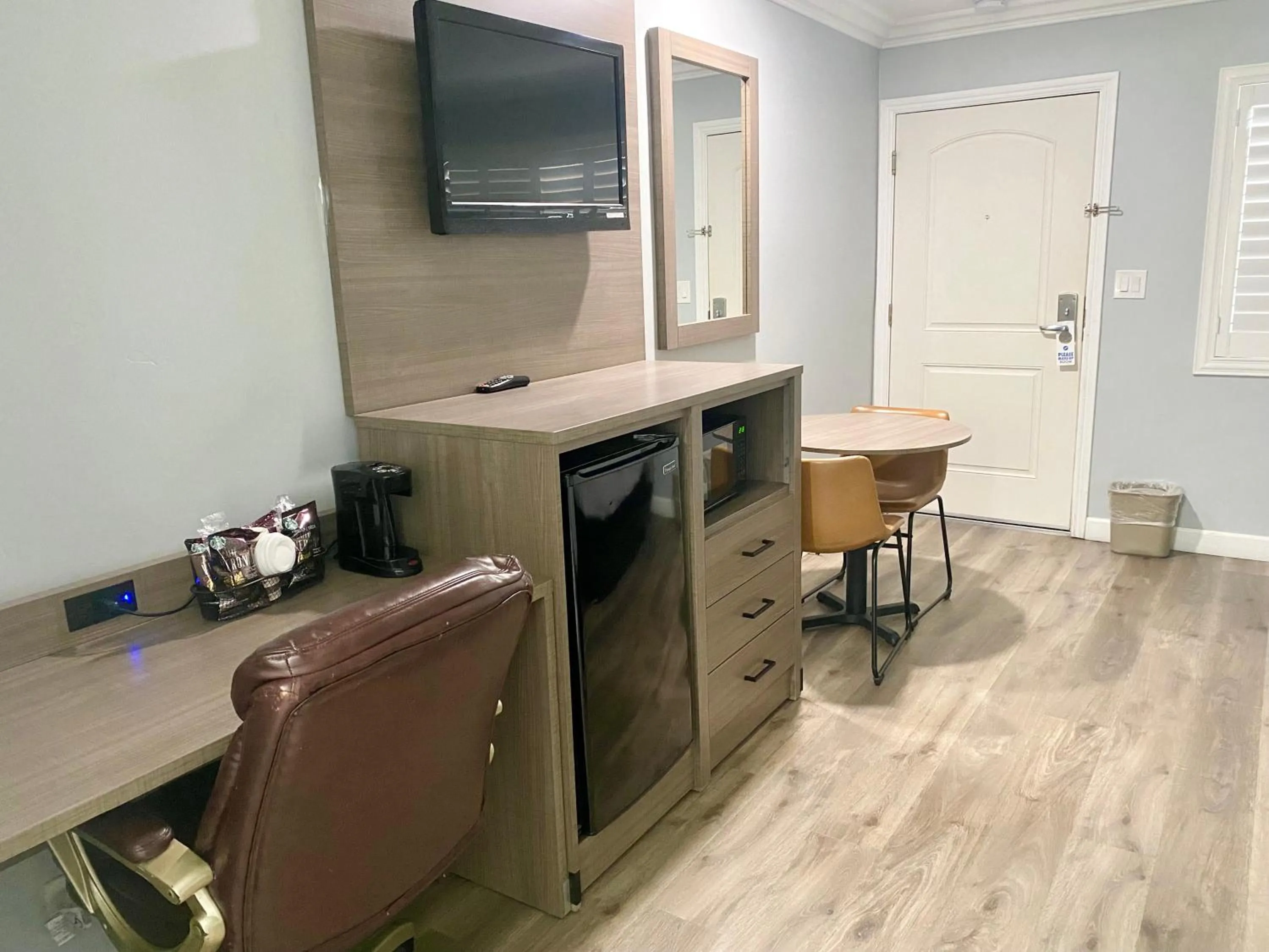 TV and multimedia in Lone Oak Lodge