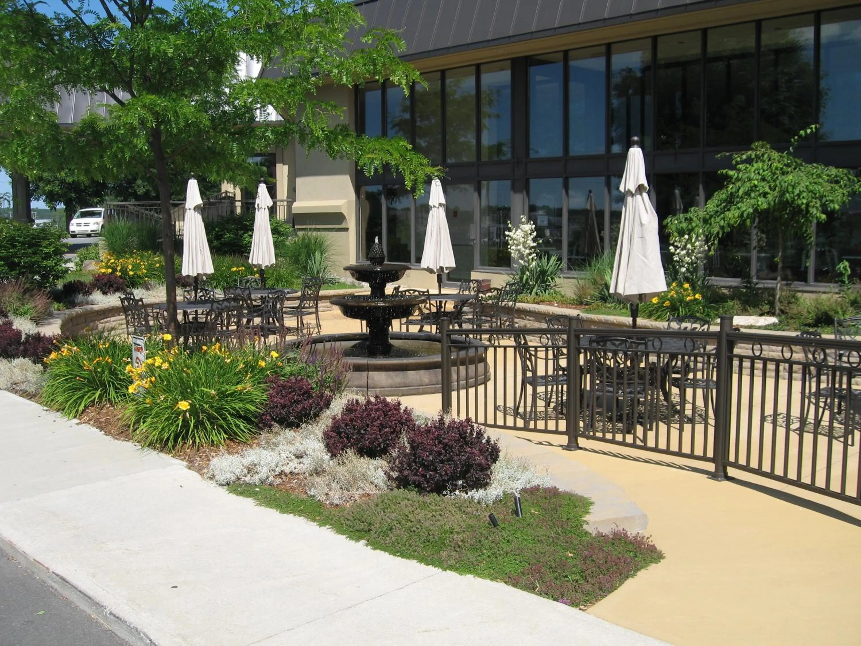 Facade/entrance in Le President Sherbrooke