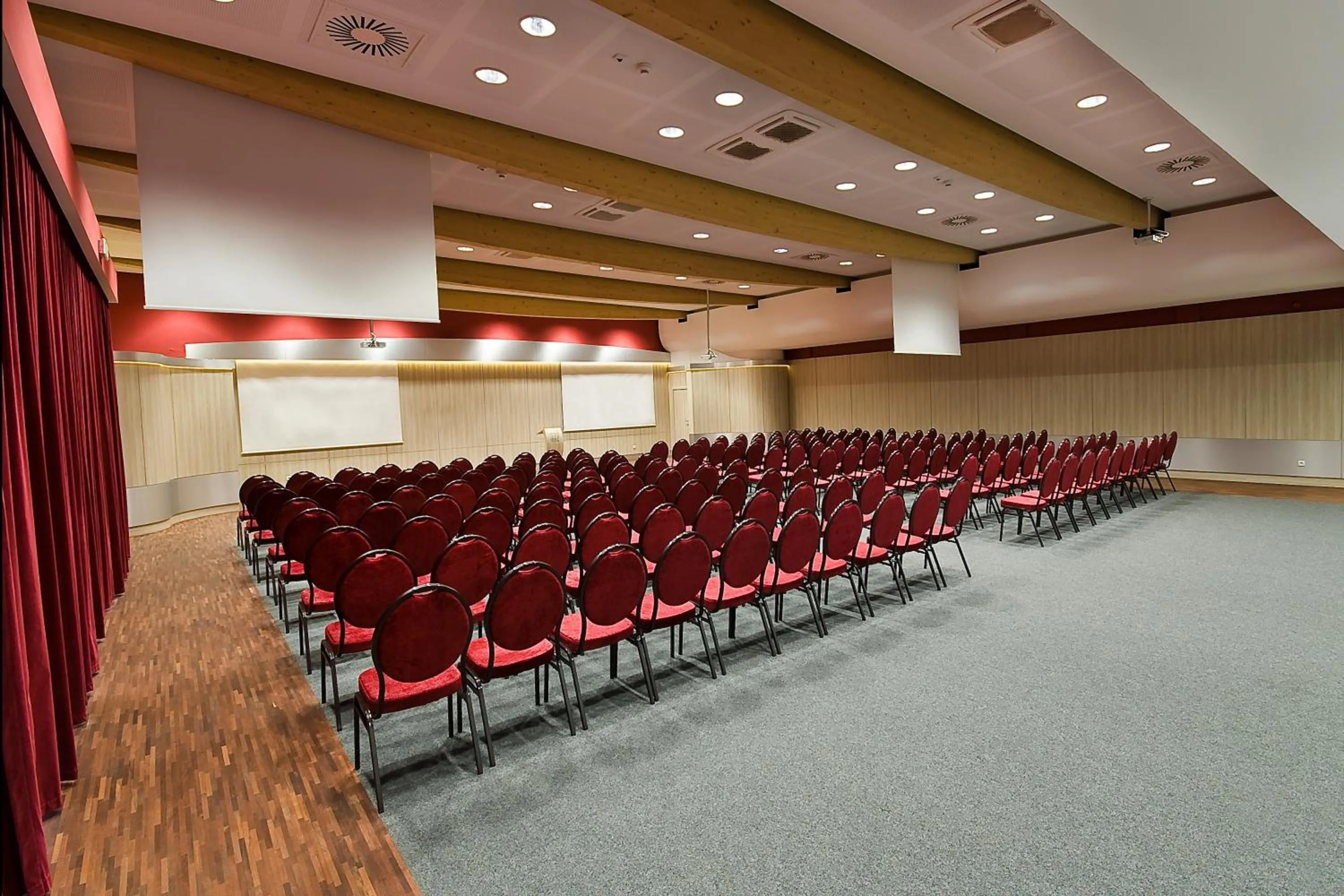 Business facilities in Hotel Poznański A2