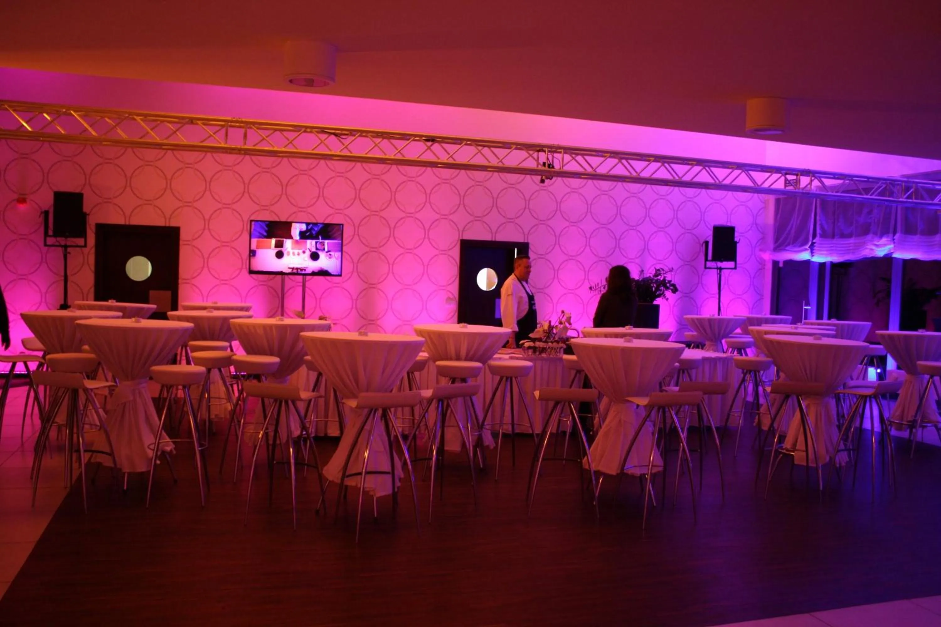 Restaurant/places to eat in Hotel Poznański A2