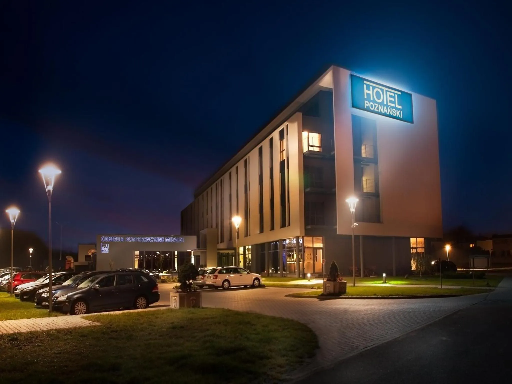 Restaurant/places to eat in Hotel Poznański A2