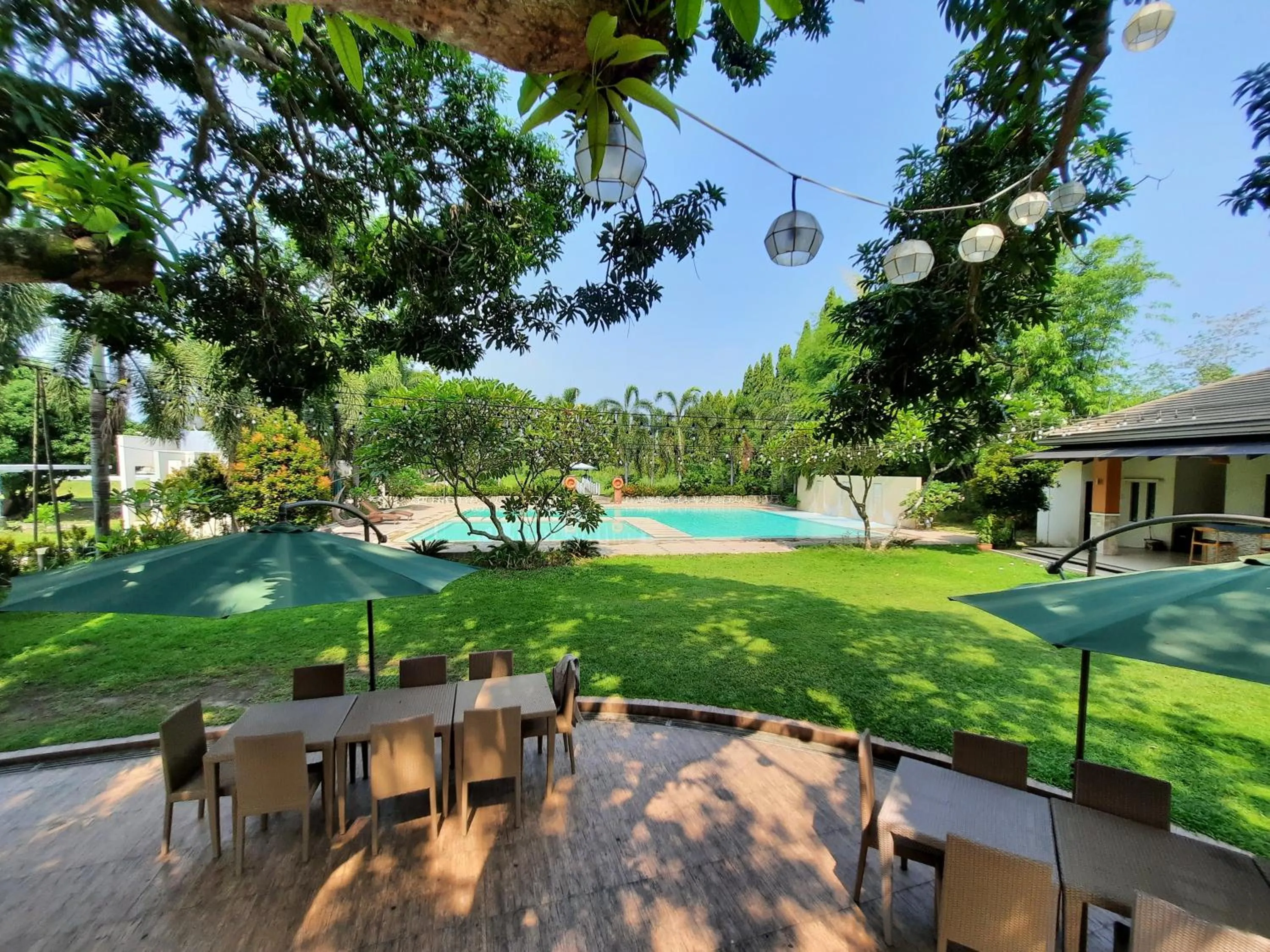 Garden, Swimming Pool in The Farmhouse By EDL