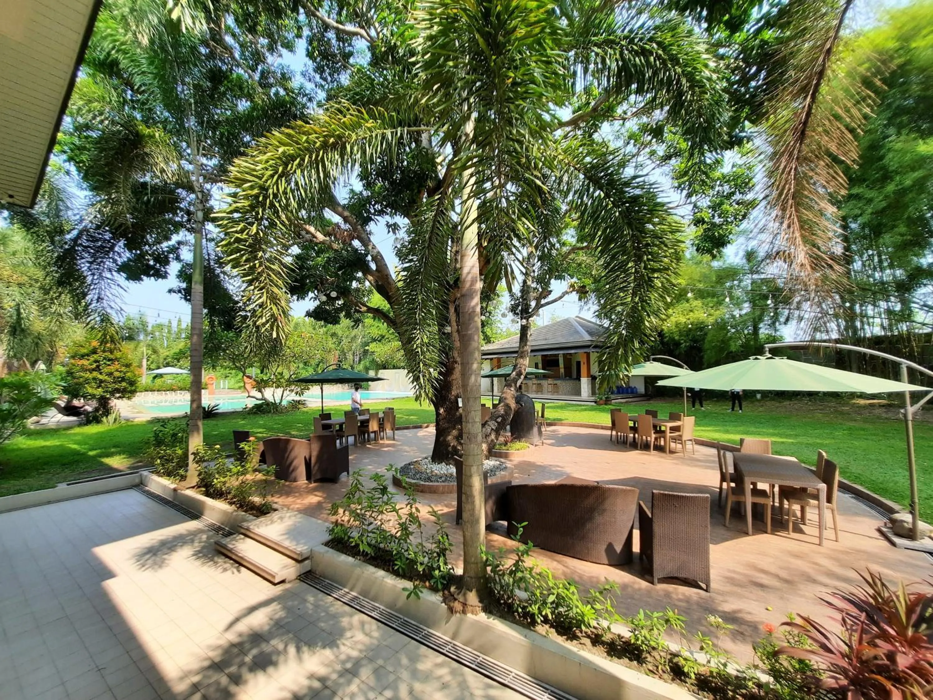 Facade/entrance, Swimming Pool in The Farmhouse By EDL